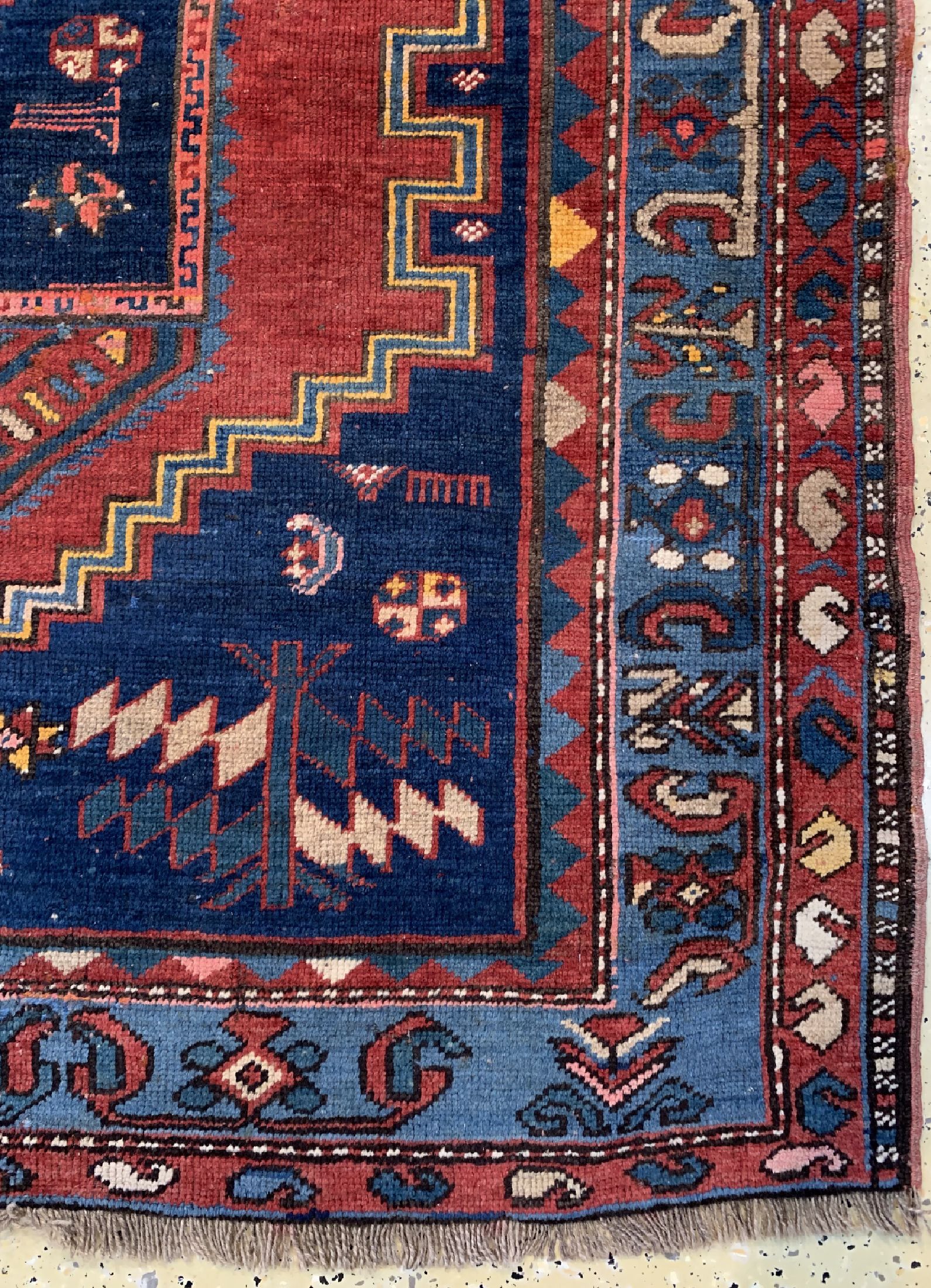 Detail a: Armenischer Kazak antik, Kaukasus, datiert 1330(1909), Wolle auf Wolle, ca. 264 x 162 cm,EHZ: 2-3, (kleine Restaurierungen).