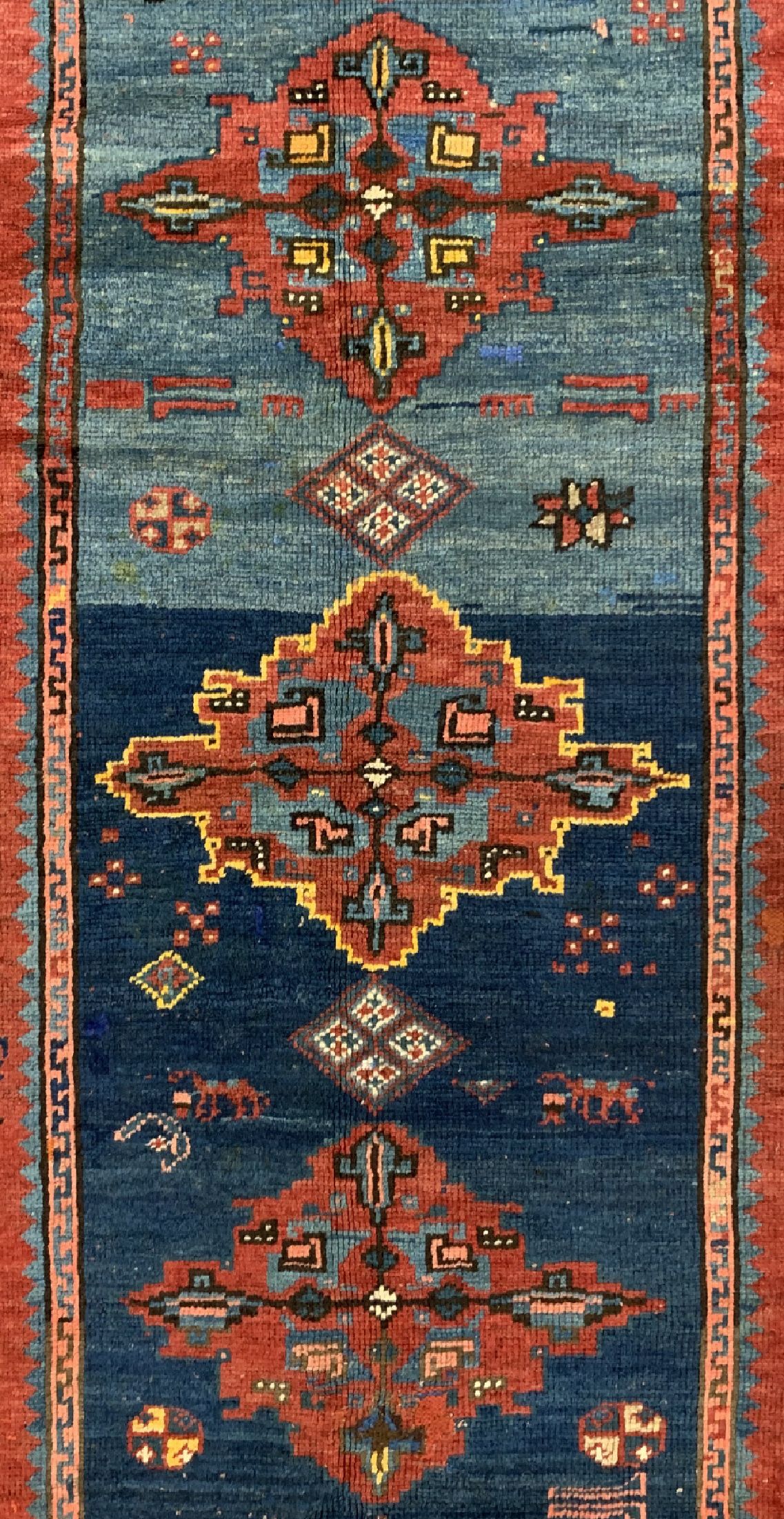 Detail c: Armenischer Kazak antik, Kaukasus, datiert 1330(1909), Wolle auf Wolle, ca. 264 x 162 cm,EHZ: 2-3, (kleine Restaurierungen).