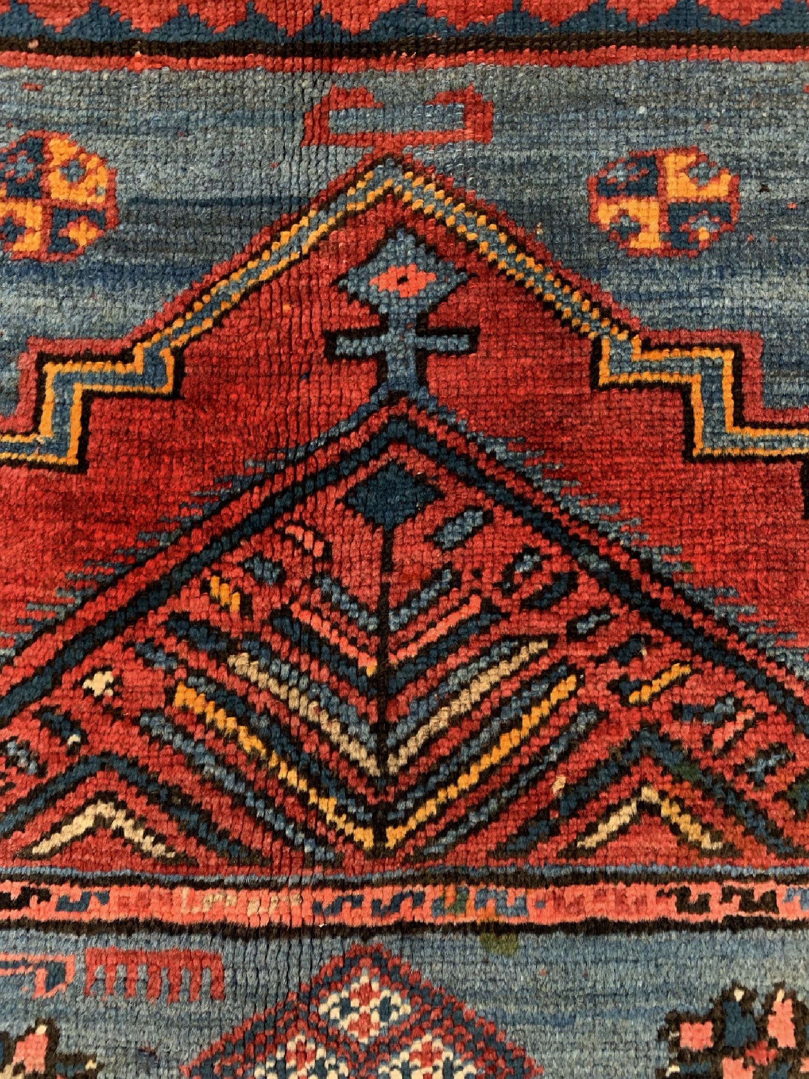 Detail e: Armenischer Kazak antik, Kaukasus, datiert 1330(1909), Wolle auf Wolle, ca. 264 x 162 cm,EHZ: 2-3, (kleine Restaurierungen).