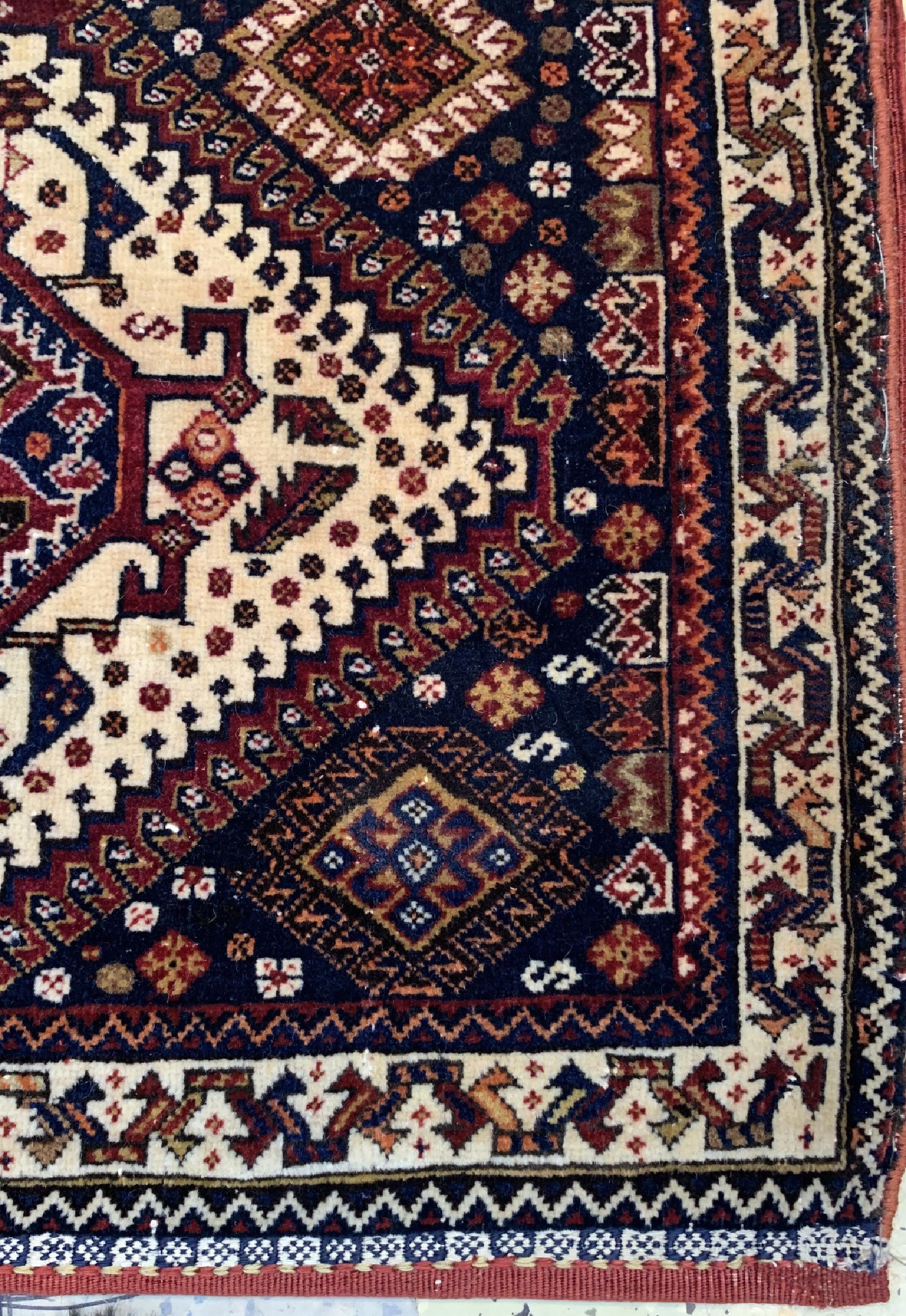 Detail c: 1 paar Ghaschgai Taschen, Persien, um 1920/1930, Wolle auf Wolle, ca. 60 x 58 cm, EHZ: 2