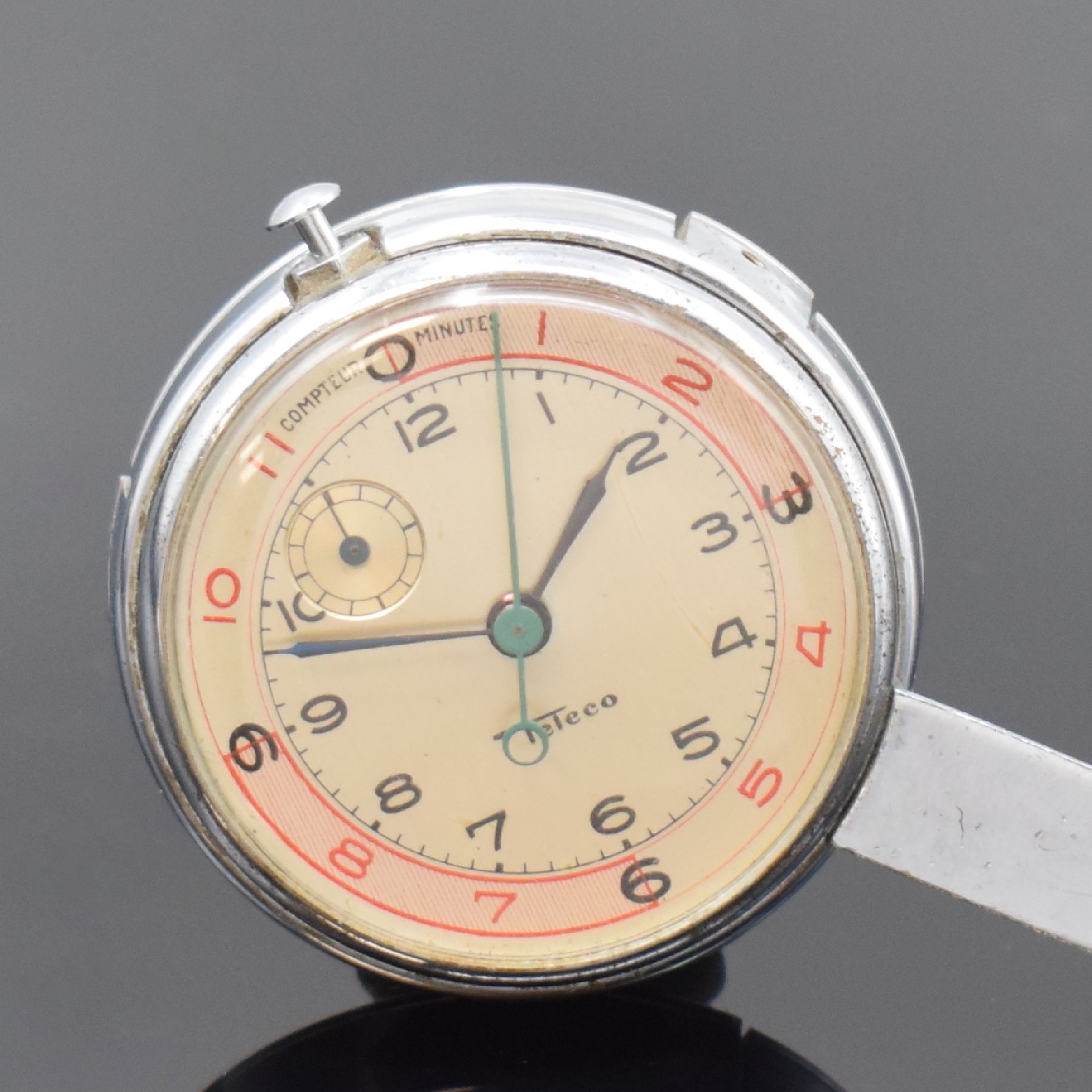 Detail a: ANGELUS / TELECO Einbauuhr mit Minutenzähler- Chronograph, Schweiz um 1945, Handaufzug, verchr. Geh., Aufzug b. 5, silb. Zifferbl., arab. Zahlen, ...