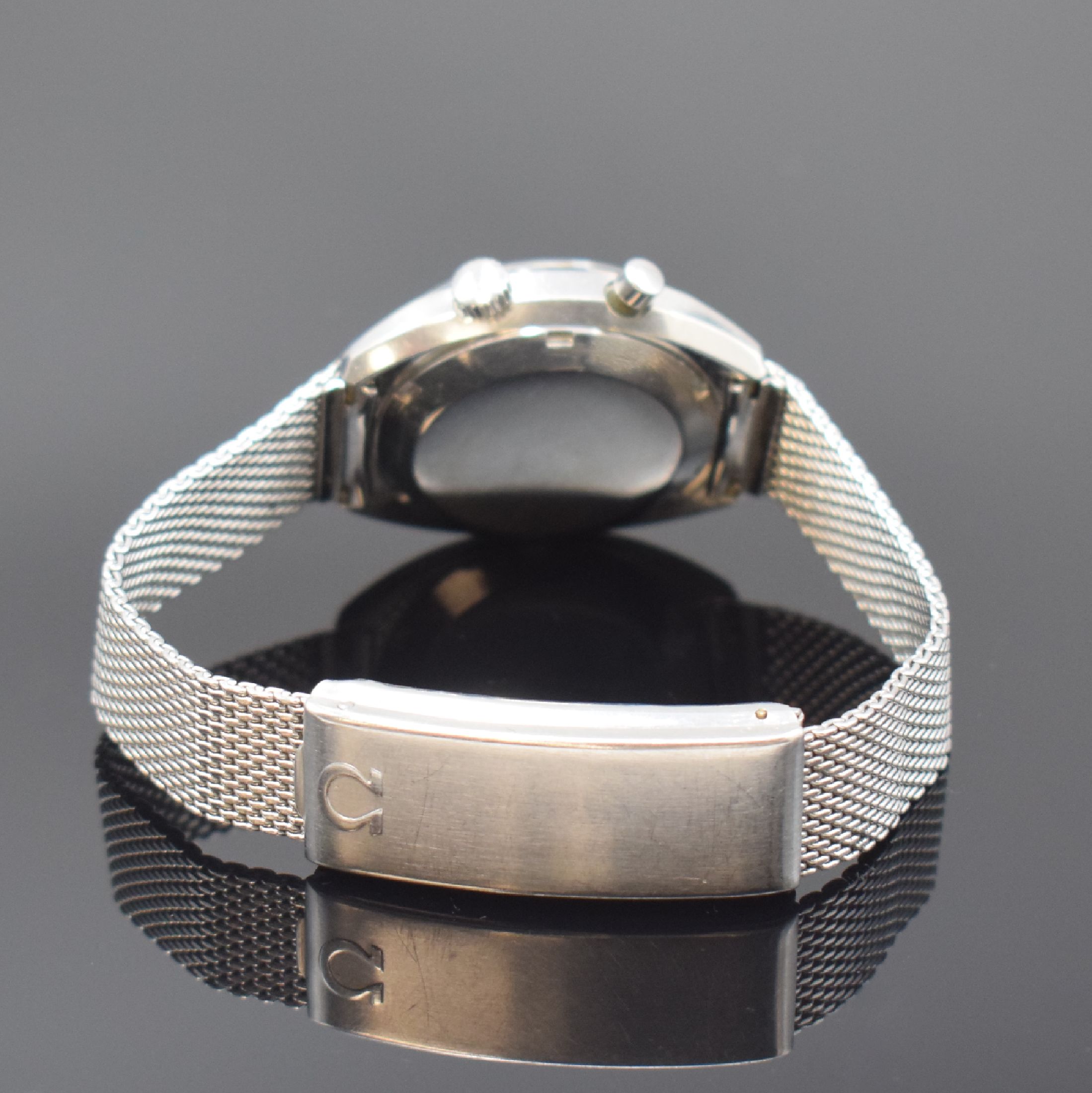 Detail b: OMEGA Chronostop Herrenarmbanduhr in Stahl/Stahlband Referenz 145.009, Schweiz um 1969, Handaufzug, verschr. Geh., Stahl Milanaiseband Nr. 27, graues ...