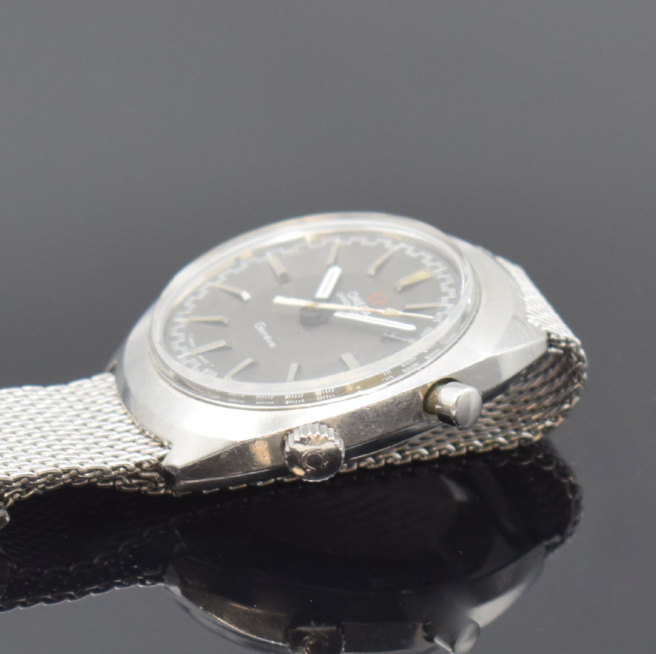 Detail c: OMEGA Chronostop Herrenarmbanduhr in Stahl/Stahlband Referenz 145.009, Schweiz um 1969, Handaufzug, verschr. Geh., Stahl Milanaiseband Nr. 27, graues ...