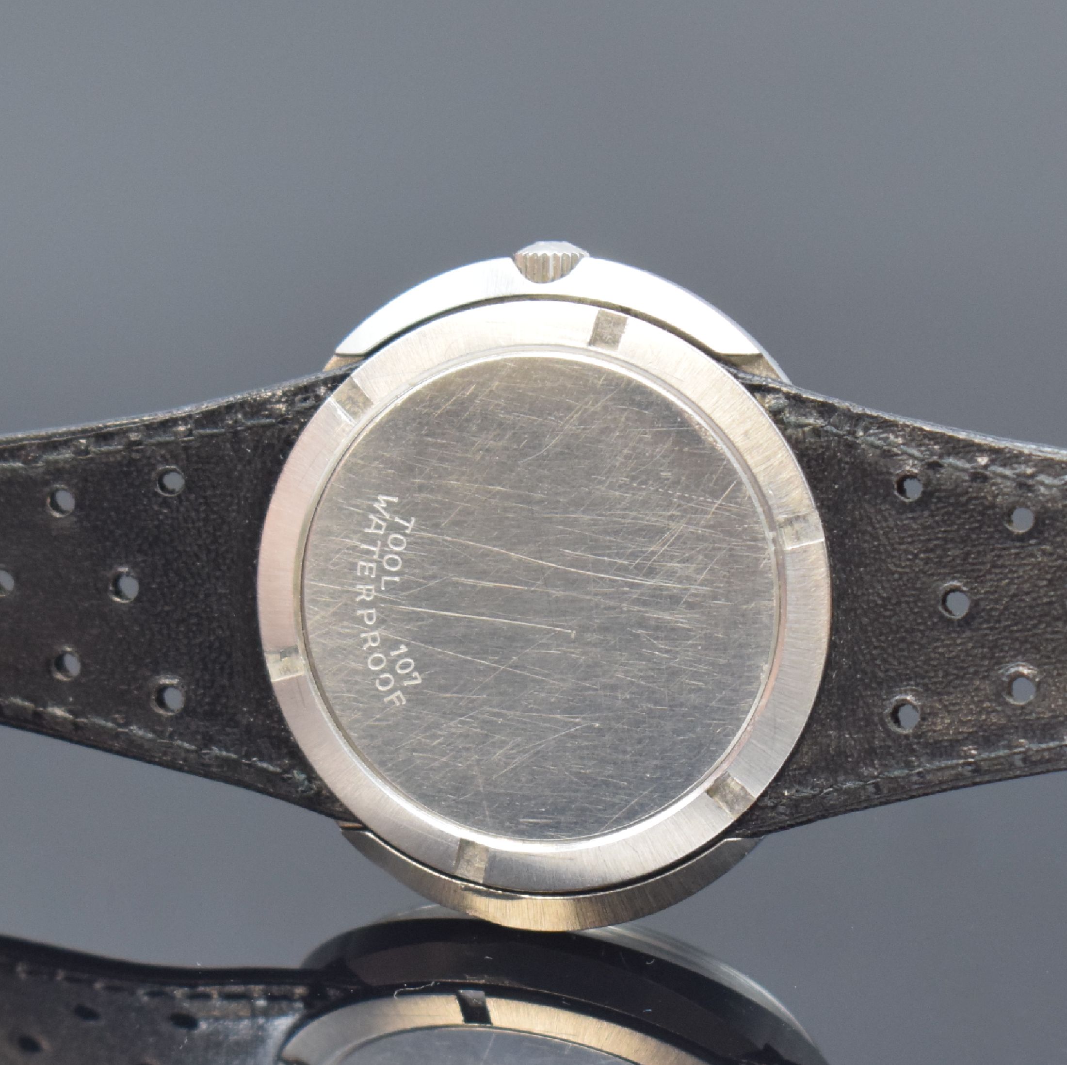 Detail d: OMEGA Dynamic Automatic Herrenarmbanduhr in Stahl/Lederband Referenz 166.039, Schweiz um 1969, Automatik, Monocoque-Geh., orig. Glas u. Krone, silb. ...