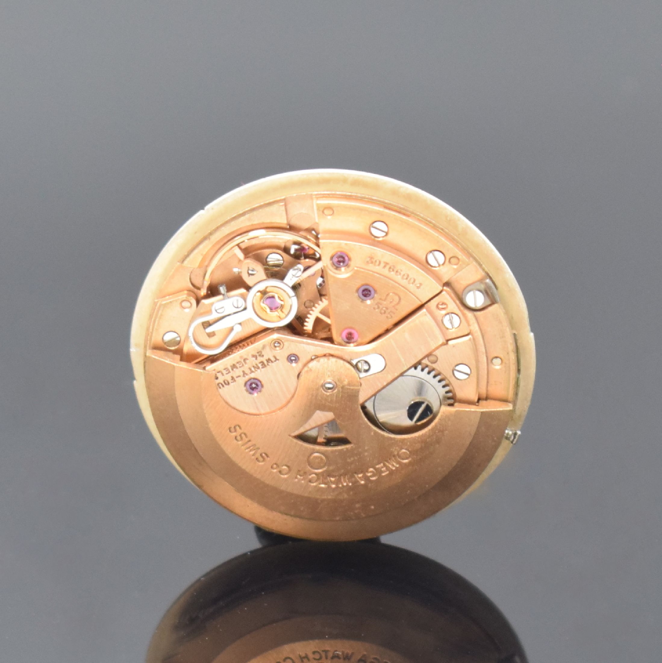 Detail f: OMEGA Dynamic Automatic Herrenarmbanduhr in Stahl/Lederband Referenz 166.039, Schweiz um 1969, Automatik, Monocoque-Geh., orig. Glas u. Krone, silb. ...