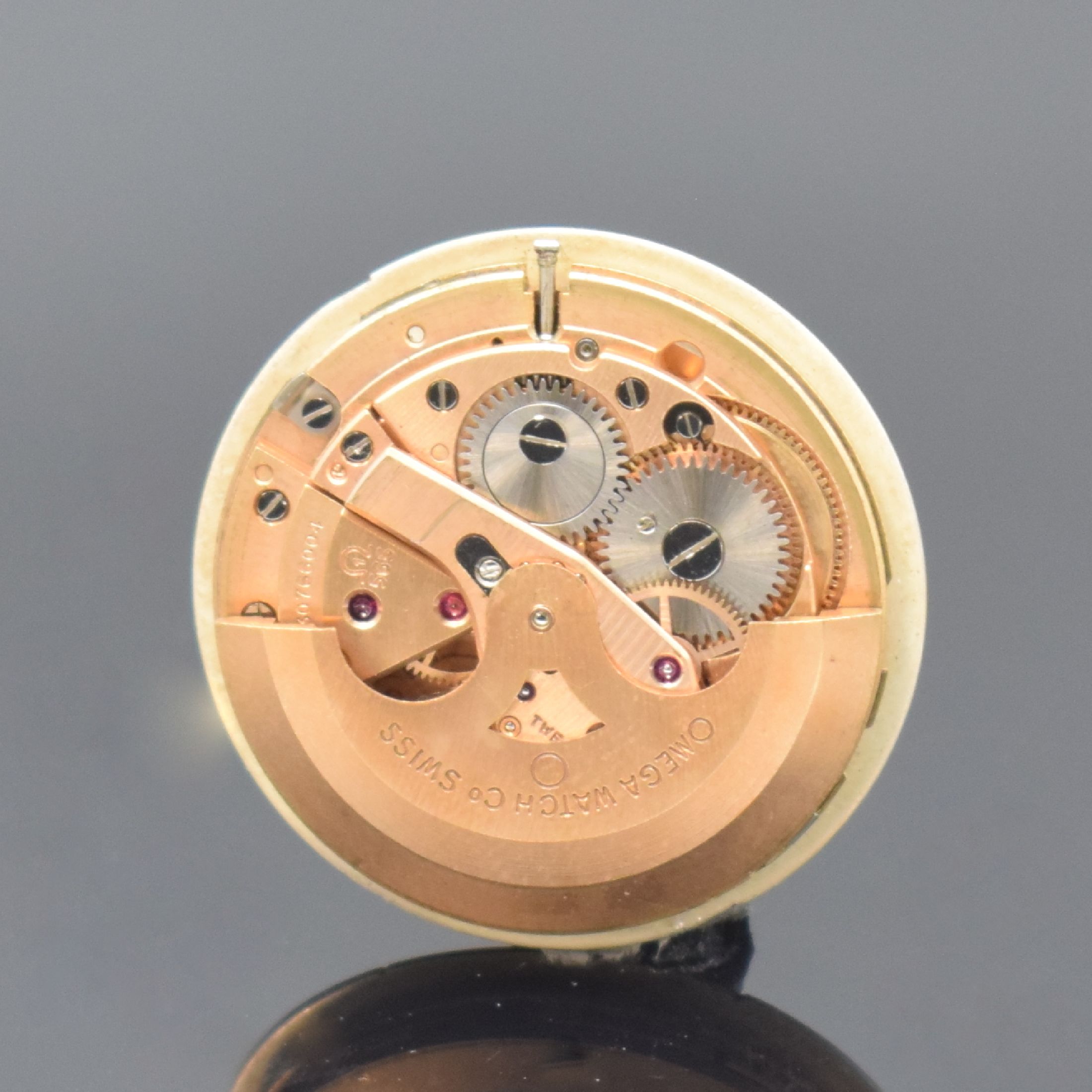 Detail g: OMEGA Dynamic Automatic Herrenarmbanduhr in Stahl/Lederband Referenz 166.039, Schweiz um 1969, Automatik, Monocoque-Geh., orig. Glas u. Krone, silb. ...