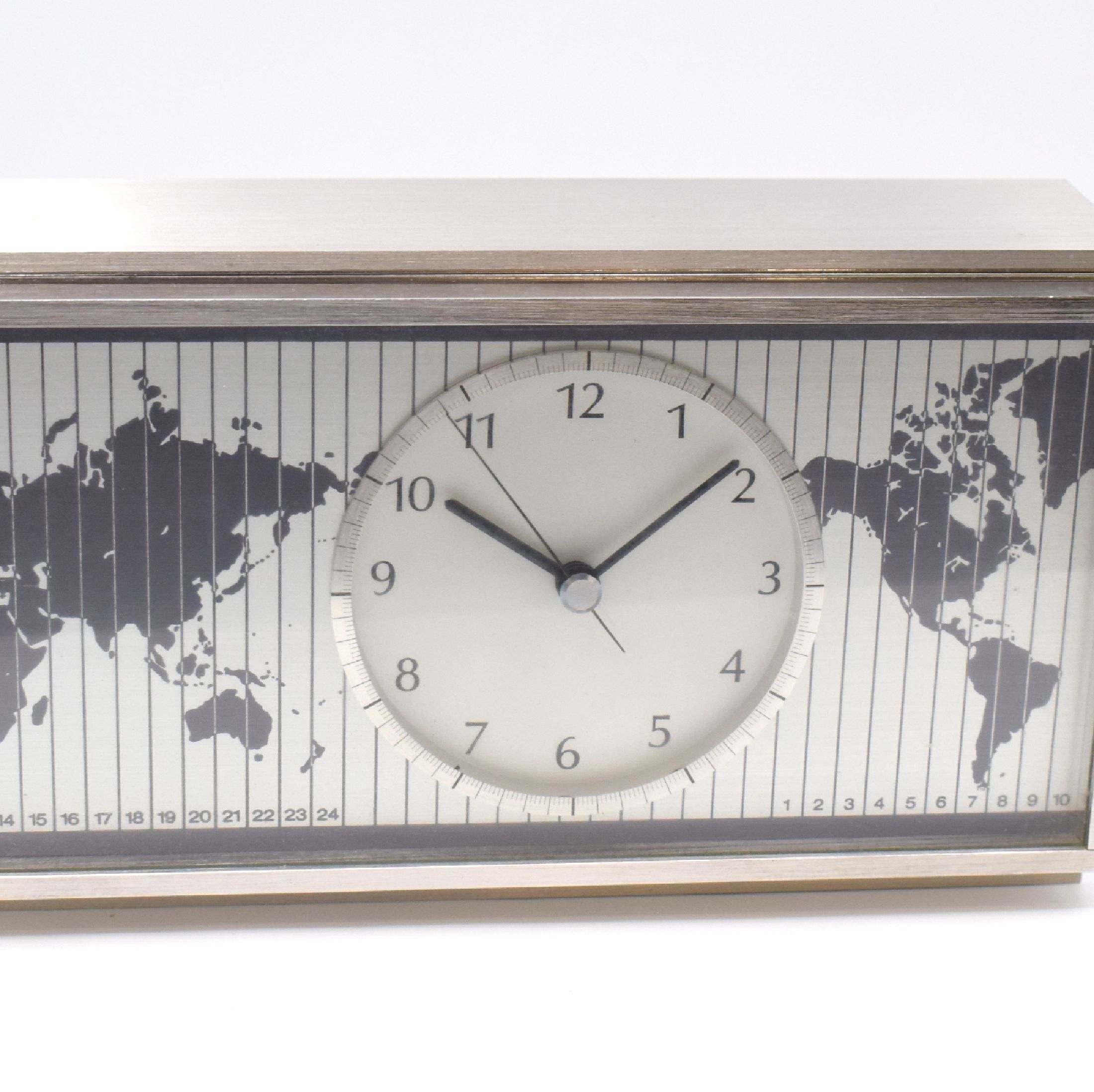 Detail a: JUNGHANS Astro-Quartz seltene Präzisions- Tischuhr mit rückseitiger Weltzeitanzeige, Deutschland um 1967, rechteckiges, schweres vern. Geh., ...