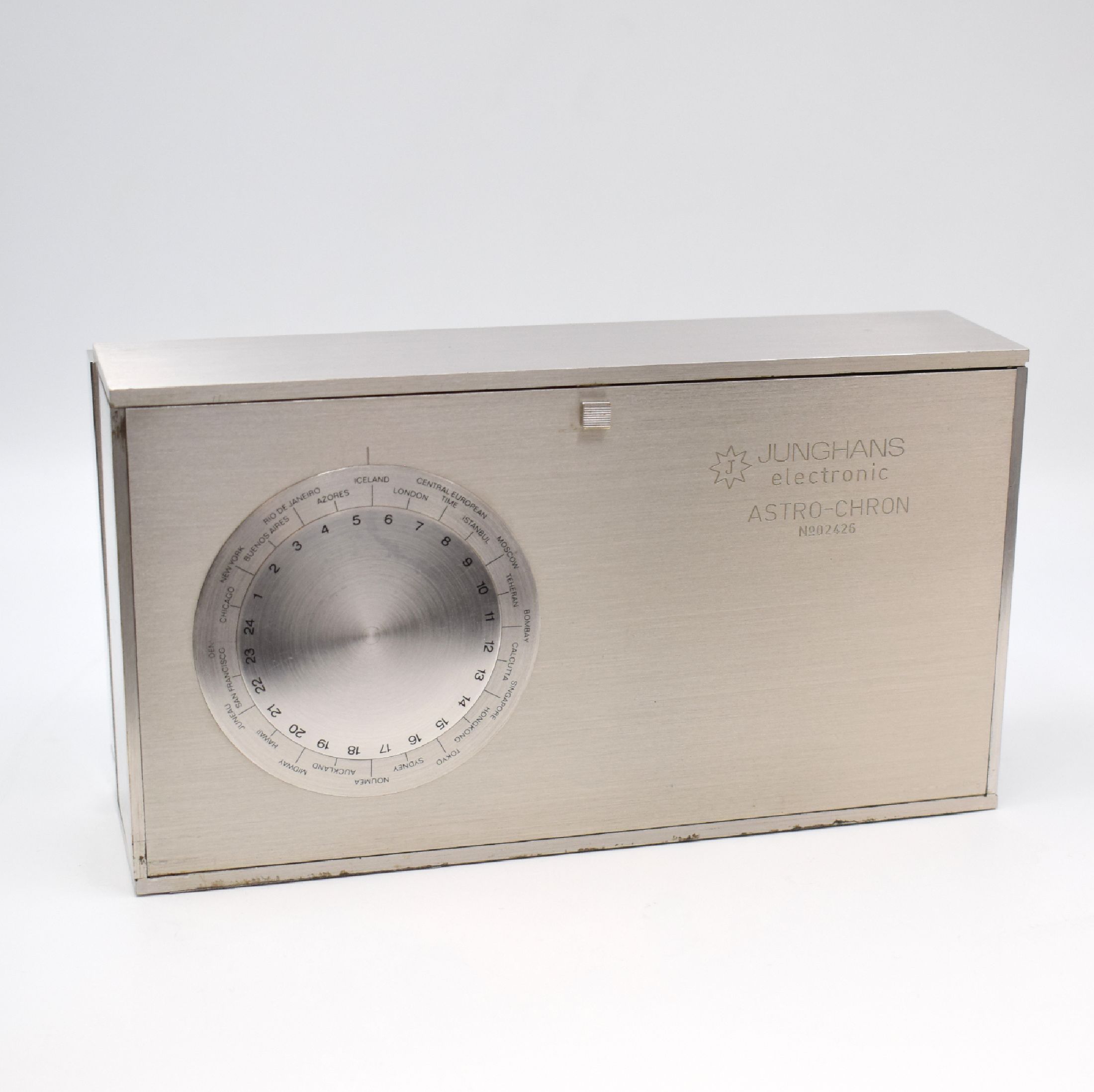 Detail c: JUNGHANS Astro-Quartz seltene Präzisions- Tischuhr mit rückseitiger Weltzeitanzeige, Deutschland um 1967, rechteckiges, schweres vern. Geh., ...