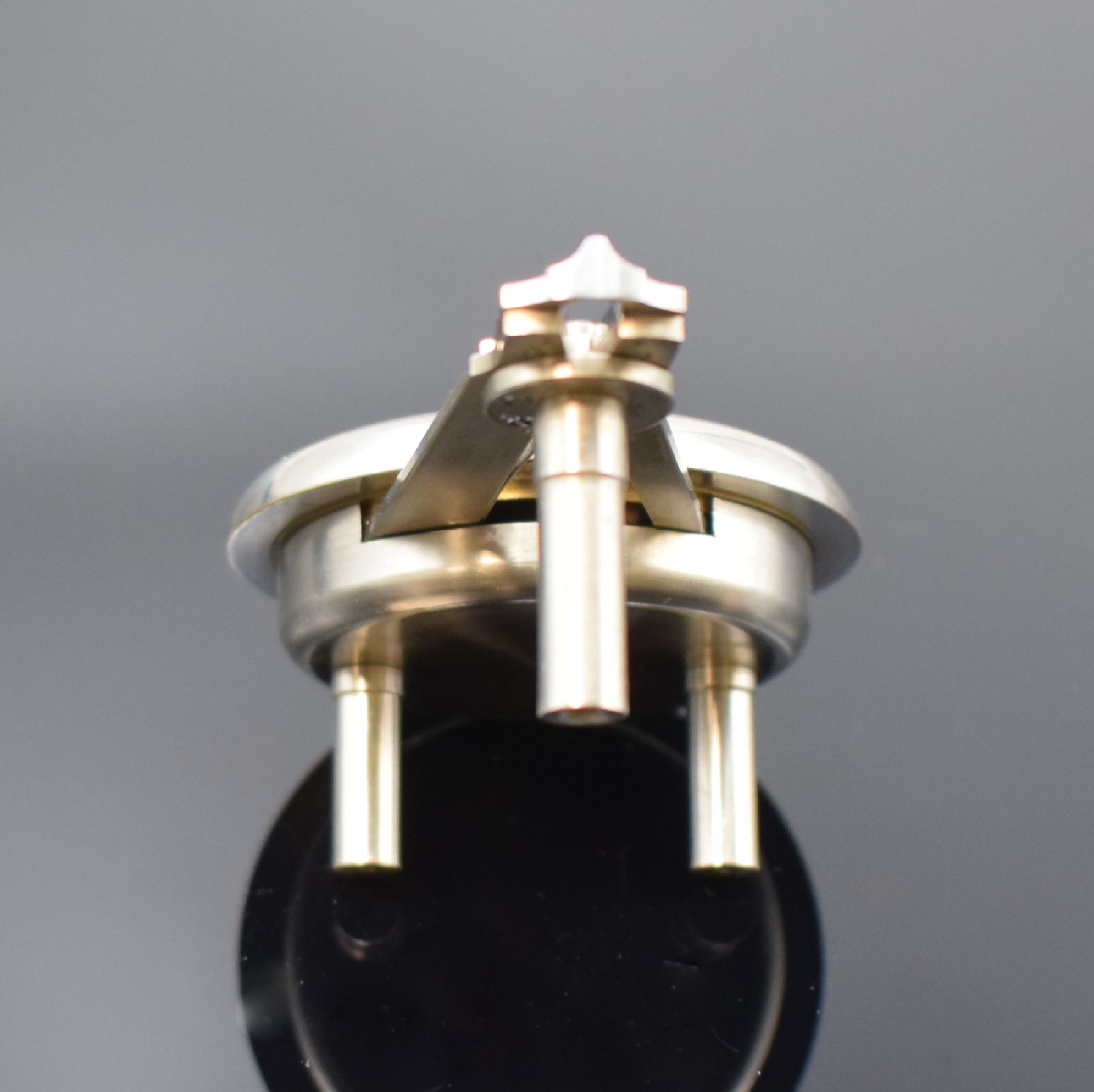 Detail c: ÉCOLE D'HORLOGERIE Zangenmikrometer mit Box, Schweiz um 1930, vern. Geh. auf 3 Füßen, sign. silb. Zifferbl., verglast, zentr. 1/100 ...