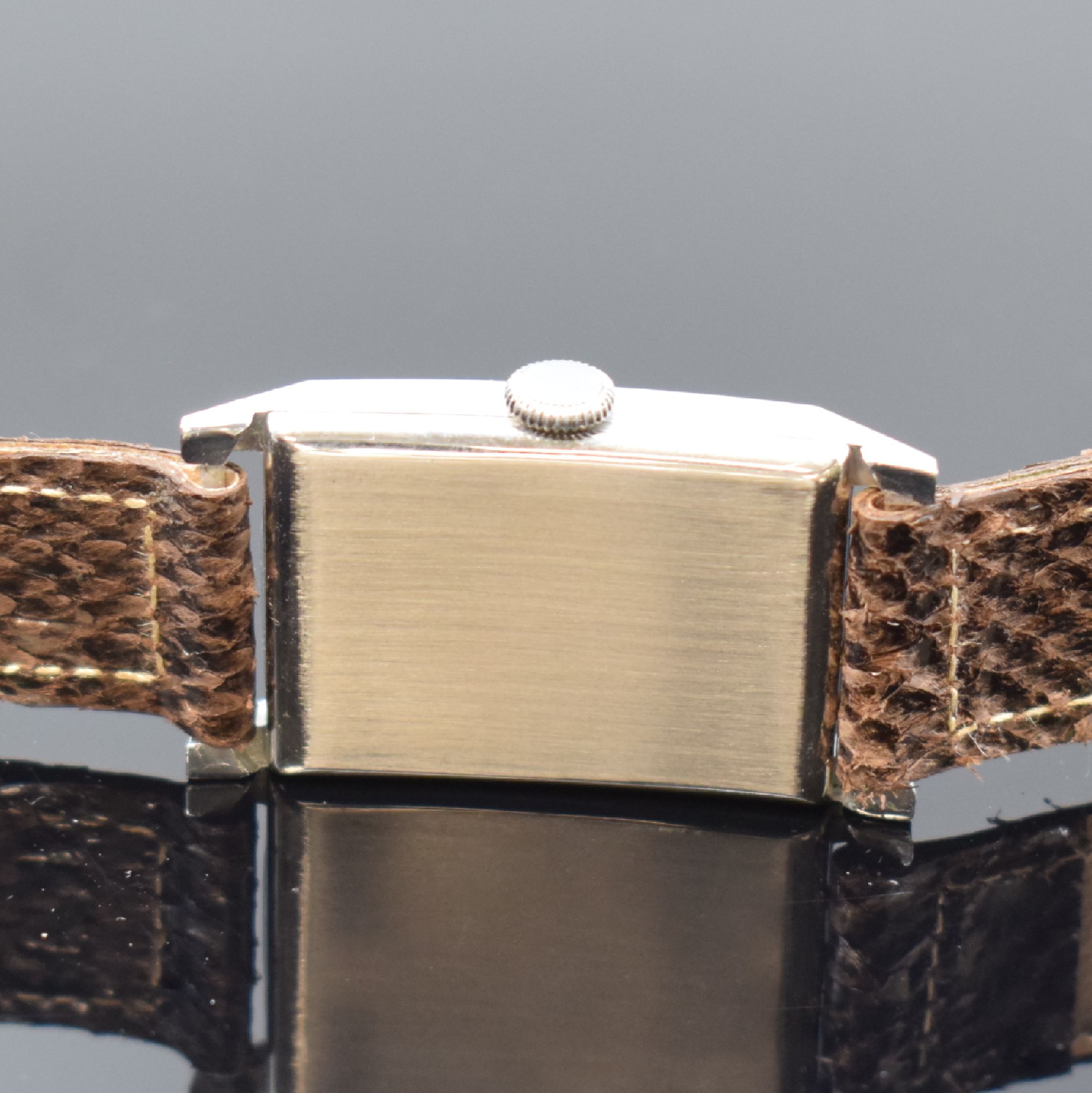 Detail b: ZENTRA 3 nahezu neuwertige rechteckige Armbanduhren aus altem Lagerbestand, Schweiz um 1935, Handaufzug, 2 verchr. Geh. m. aufgedr. Stahlböden, 1 ...