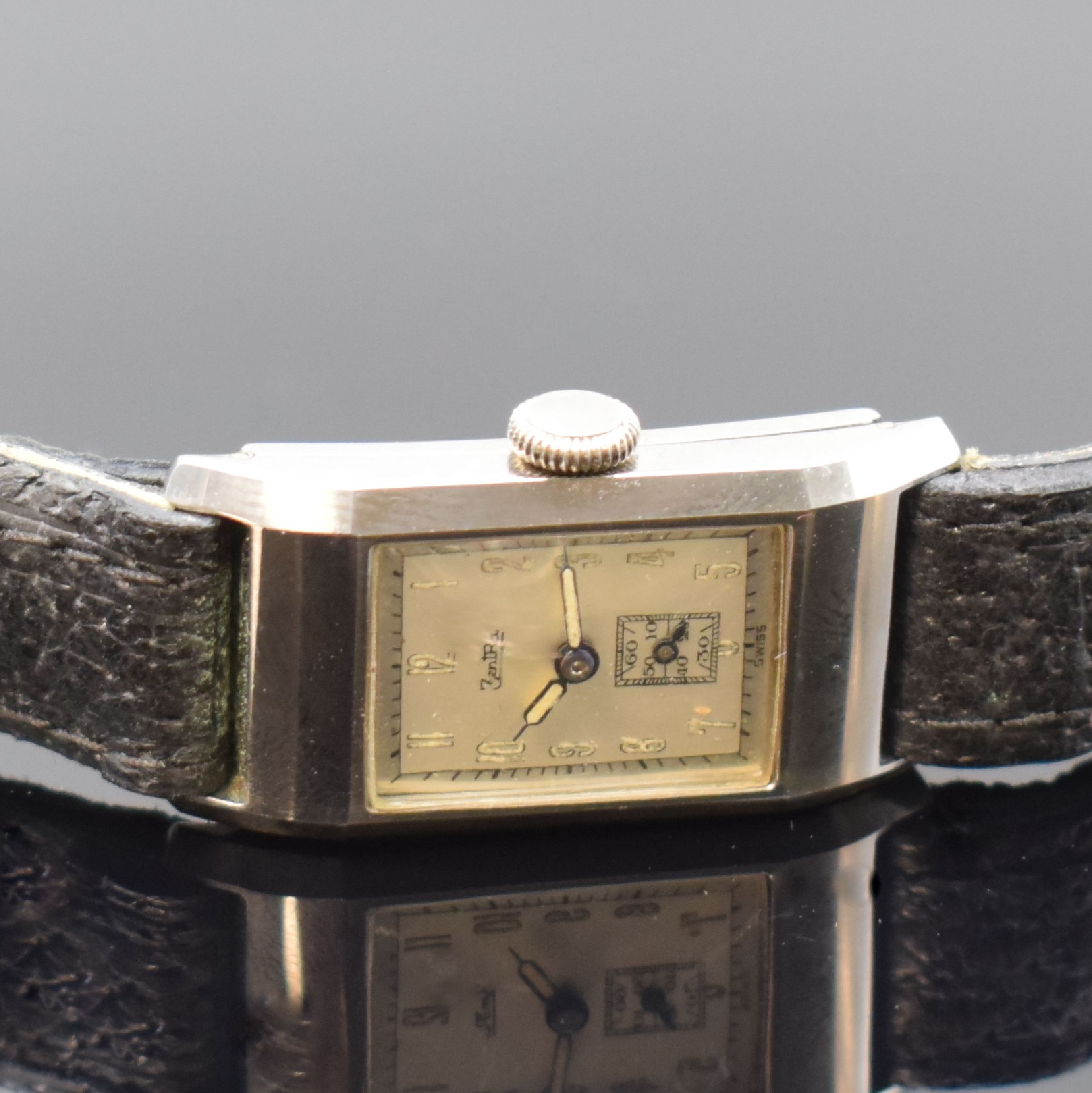 Detail g: ZENTRA 3 nahezu neuwertige rechteckige Armbanduhren aus altem Lagerbestand, Schweiz um 1935, Handaufzug, 2 verchr. Geh. m. aufgedr. Stahlböden, 1 ...