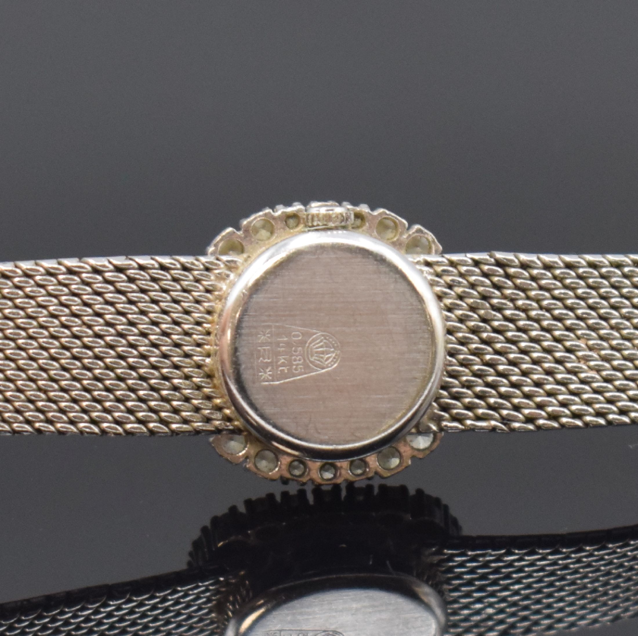 Detail c: OEBRA Damenarmbanduhr in WG 585/000, Schweiz um 1970, Handaufzug, 2-teil. Gehäuse, Boden aufgedr., Milanaiseband, Lünette m. Diamanten bes., Kal. ...