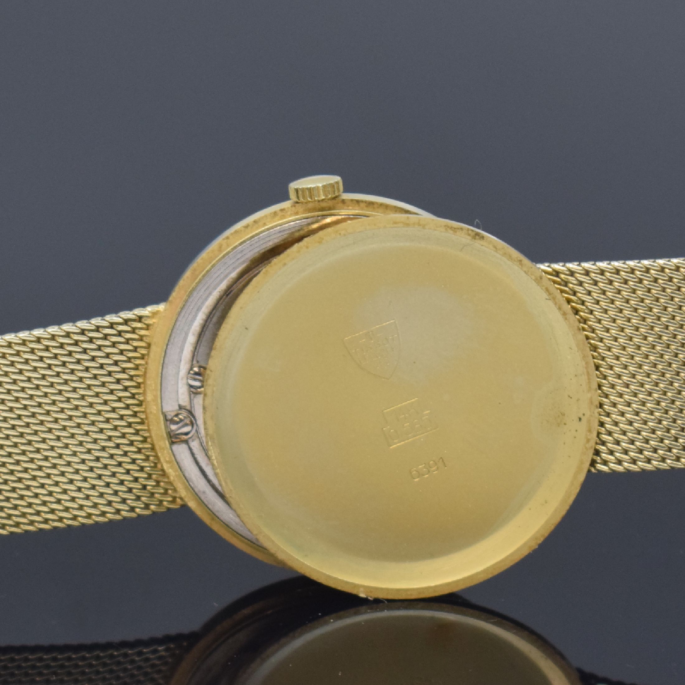 Detail g: TISSOT Herrenarmbanduhr in GG 585/000, Schweiz um 1970, Handaufzug, 2-teil. Gehäuse, Boden aufgedr., Milanaiseband, silb. Zifferbl. m. aufges. ...