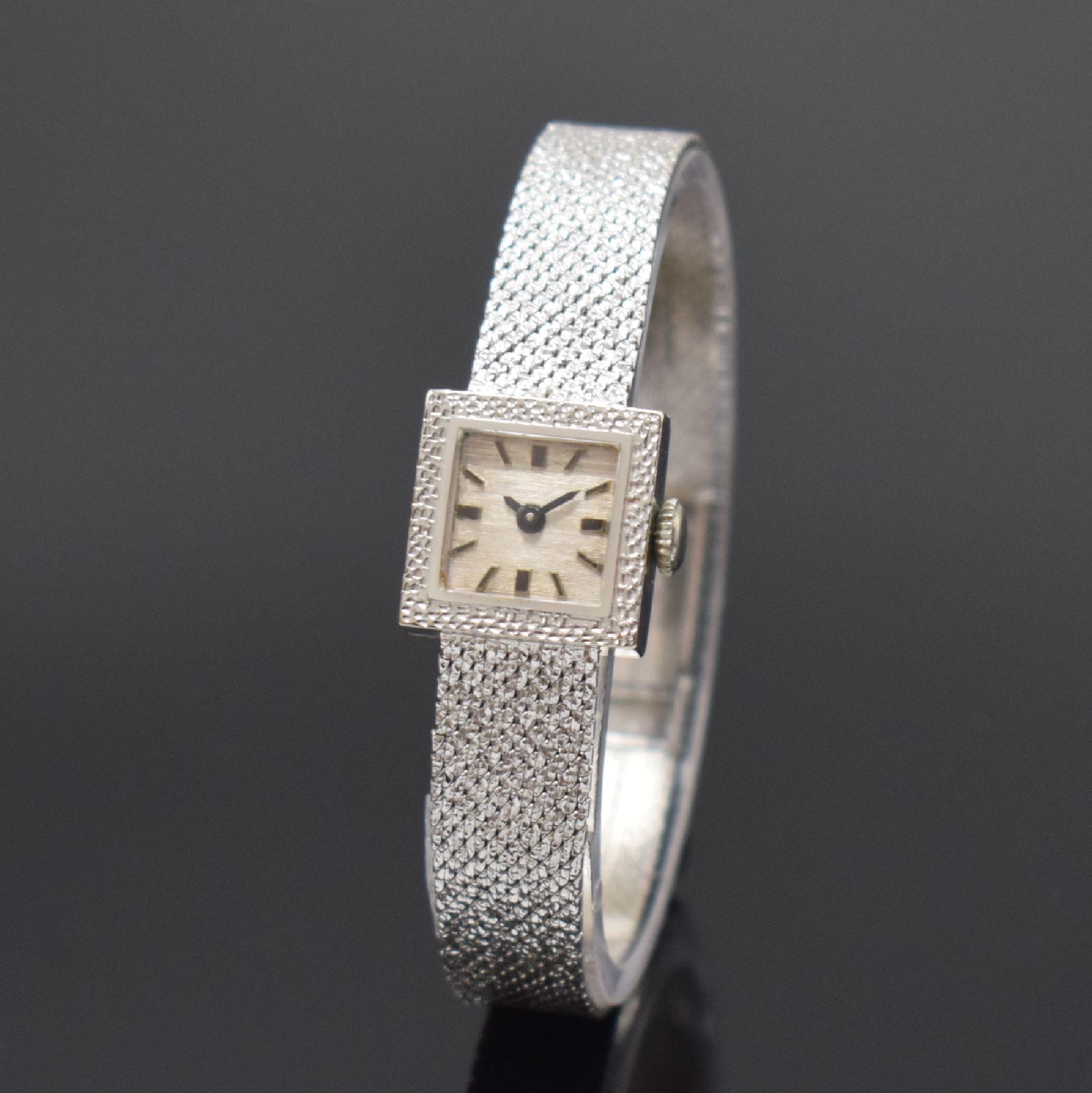 Damenarmbanduhr in WG 585/000, Schweiz um 1965, Handaufzug, 2-teil. Gehäuse, Boden aufgedr., silb. Zifferbl. m. aufges. Std.- Ind., rotverg. Werk ...