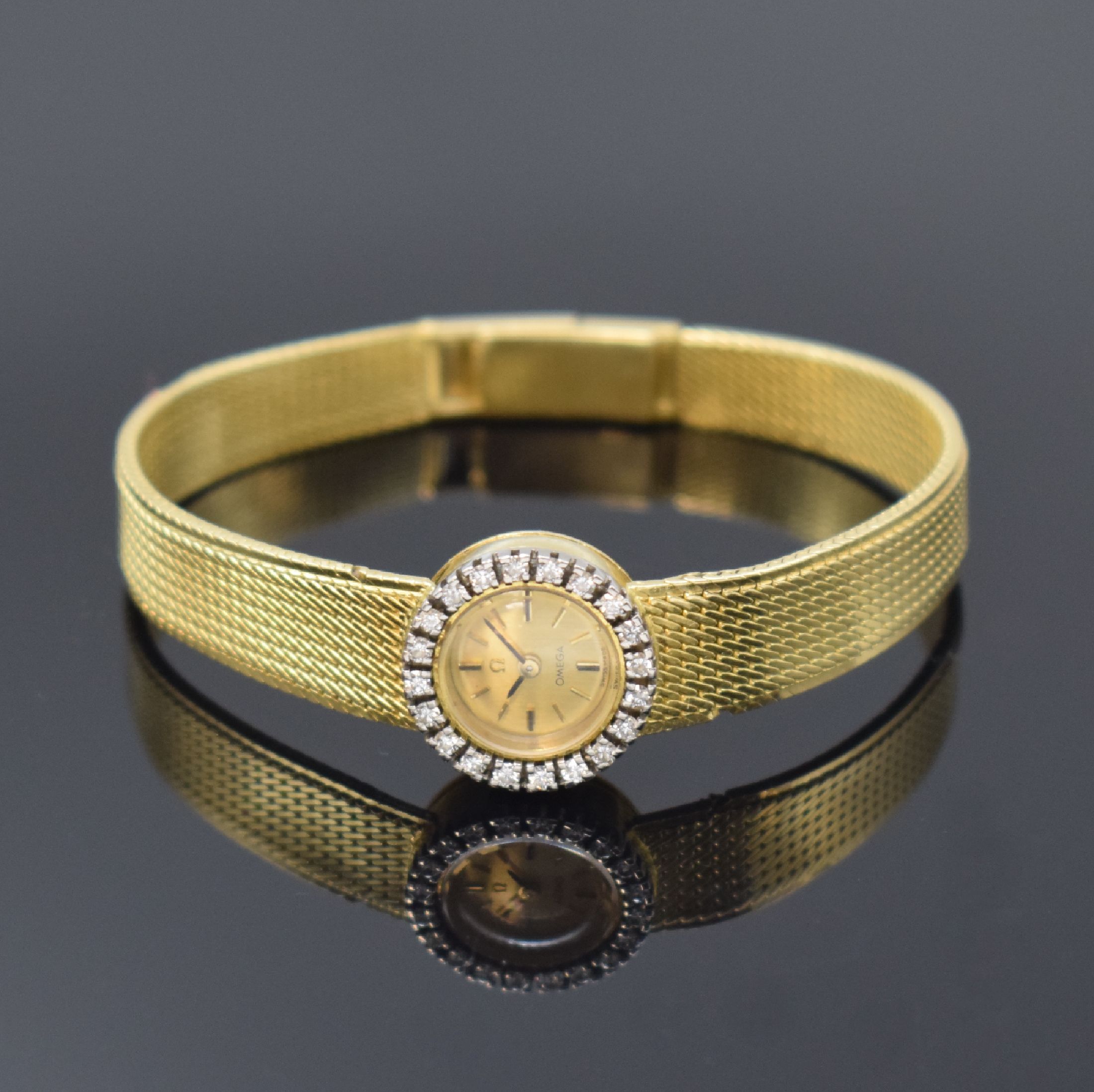OMEGA sog. "Back Winder" Damenarmbanduhr in GG 750/000, Schweiz um 1963, Handaufzug, 2- teil. Gehäuse, Boden aufgedr., Krone im Geh.- ...