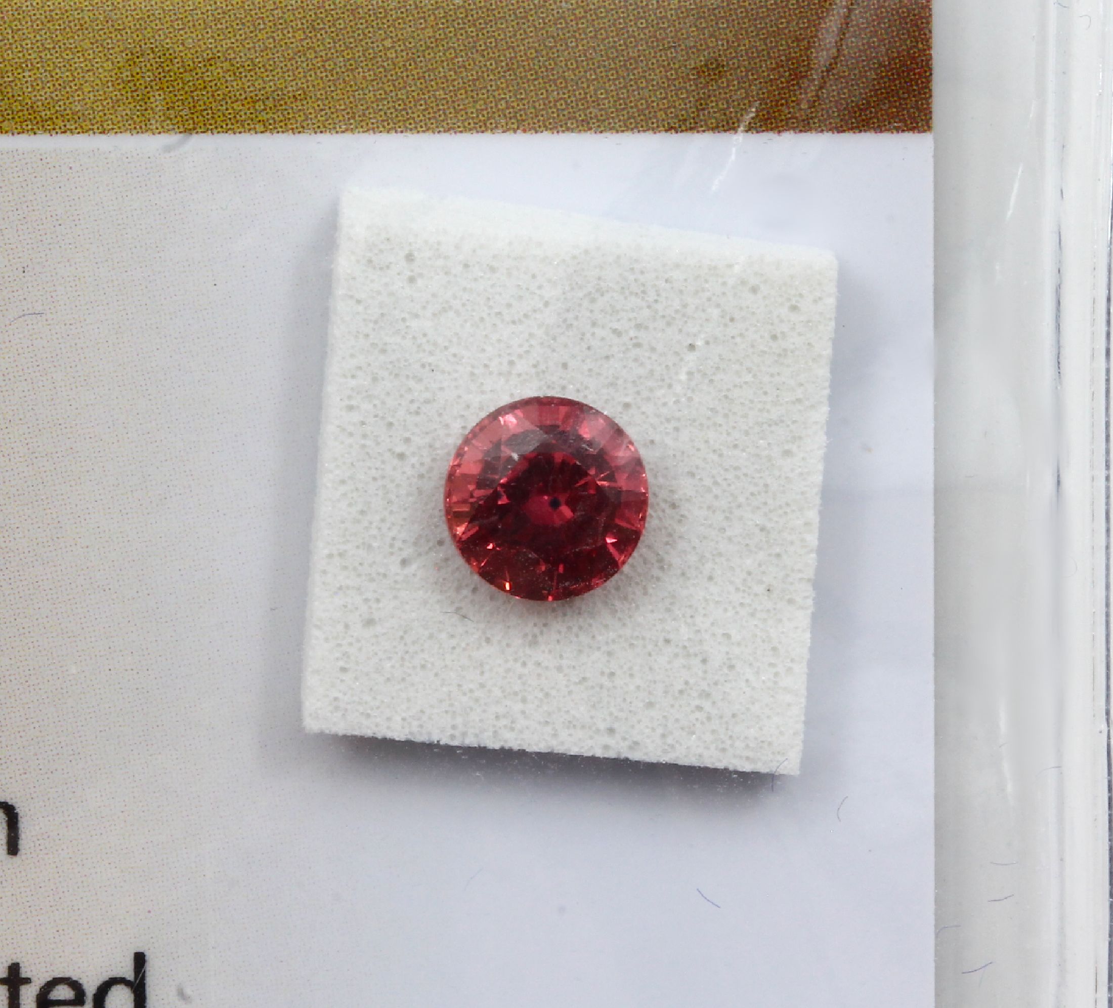 Detail a: Loser Saphir pinkish Orange, 0.89 ct, rundfacett., 5.41 x 5.36 x 3.81 mm, beh., GCI Blister 10/23