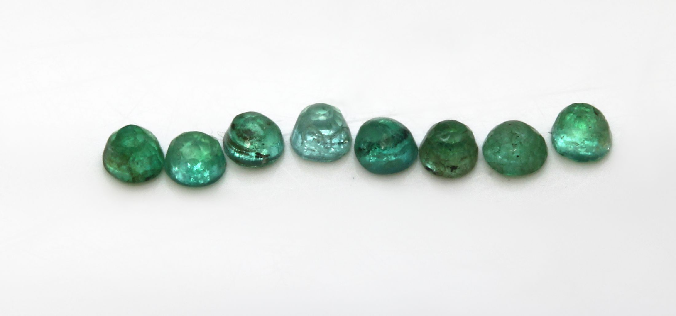Detail a: Lot lose Smaragde, zus. ca. 44.0 ct, rundfacett.