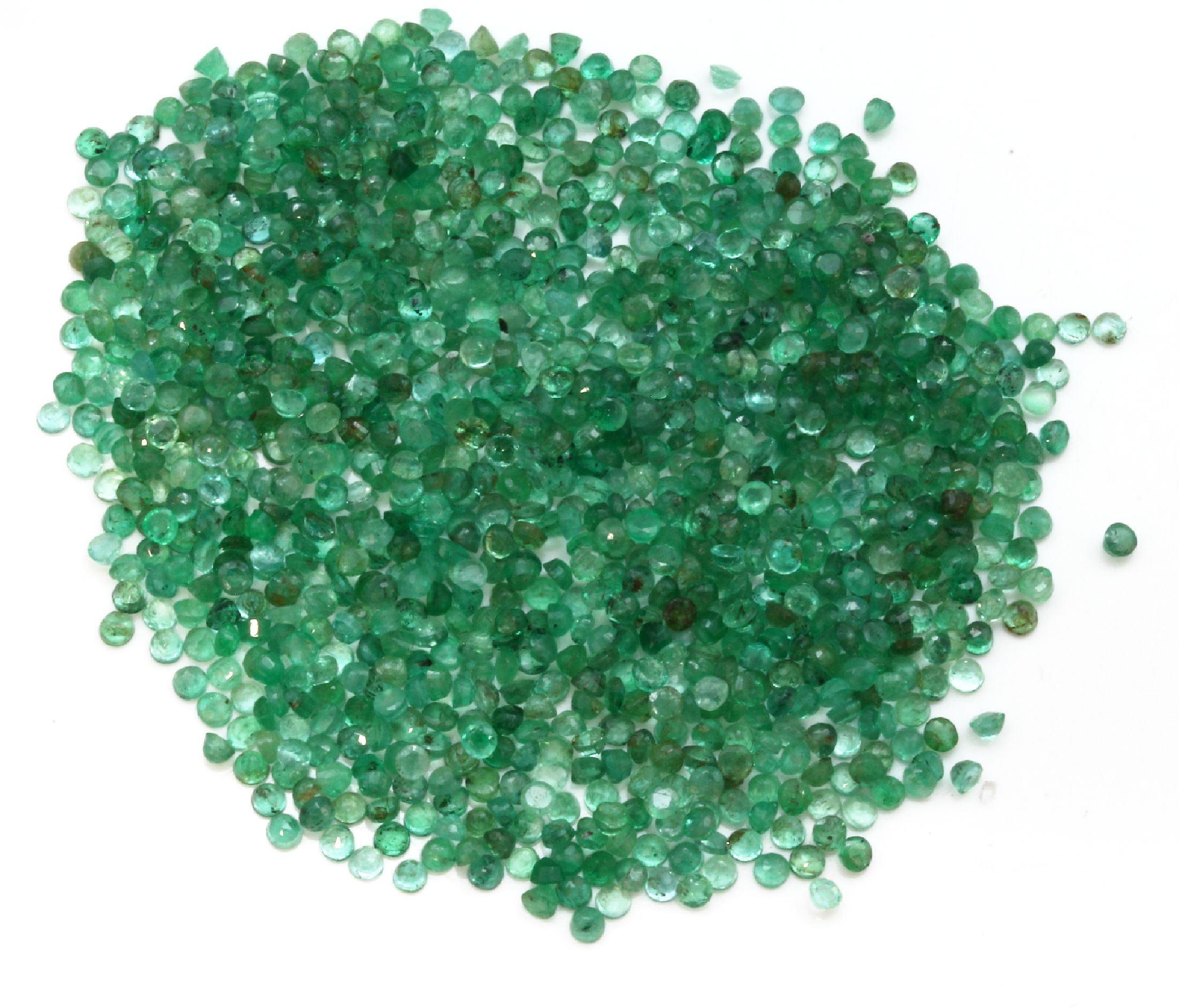Detail b: Lot lose Smaragde, zus. ca. 44.0 ct, rundfacett.