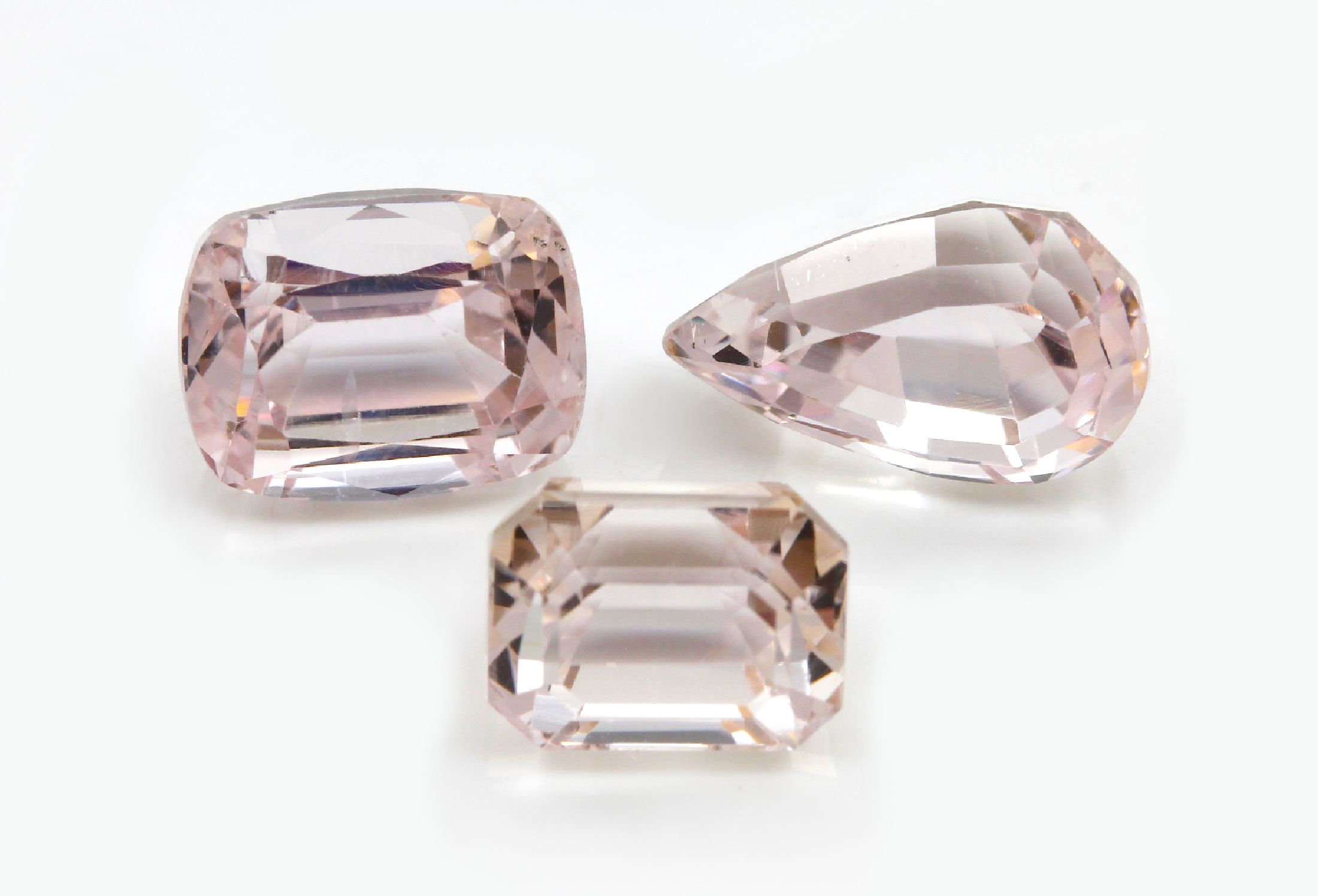 Lot 7 facett. Kunzite zus. ca. 40.00 ct, versch. Schliffformen
