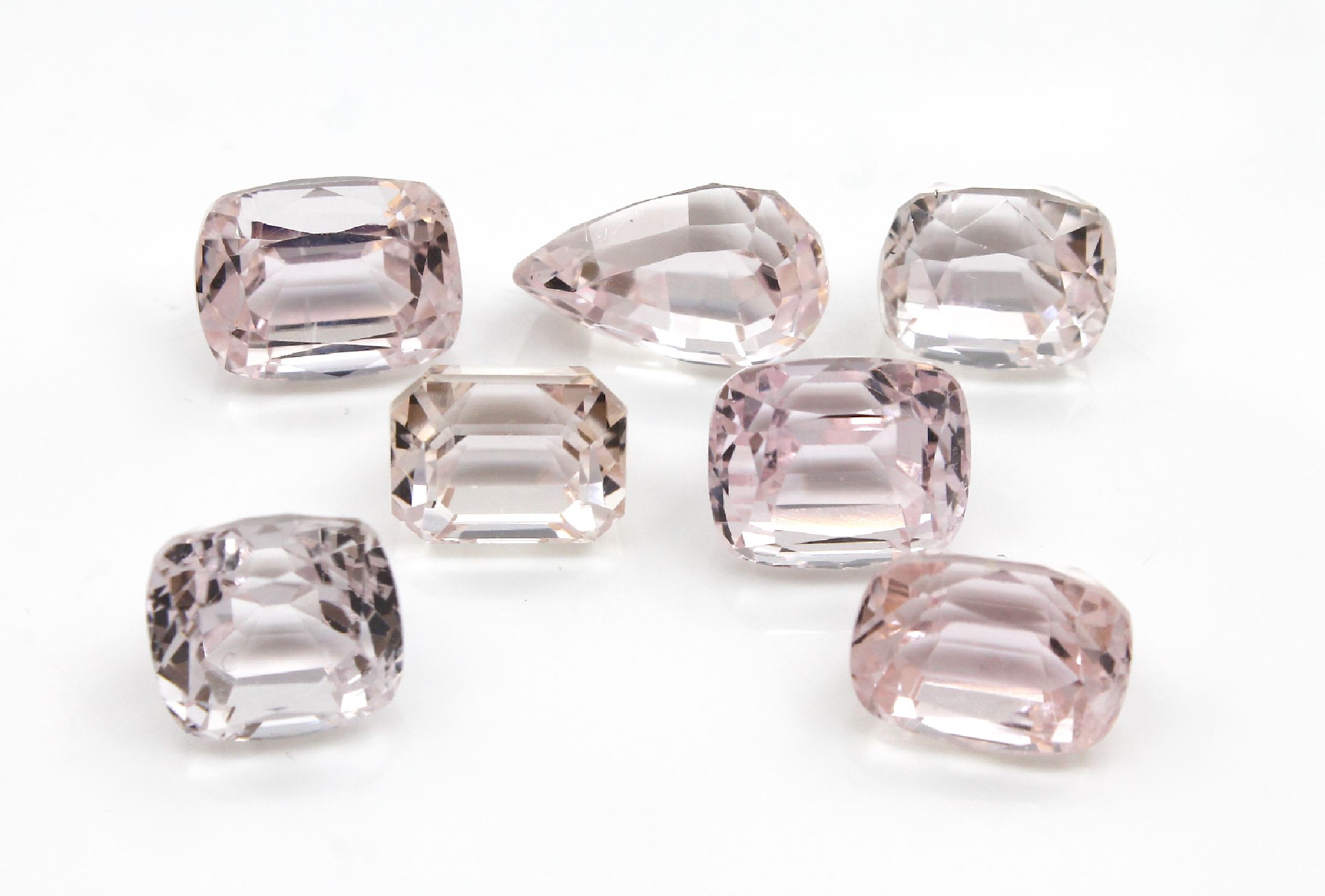Detail a: Lot 7 facett. Kunzite zus. ca. 40.00 ct, versch. Schliffformen