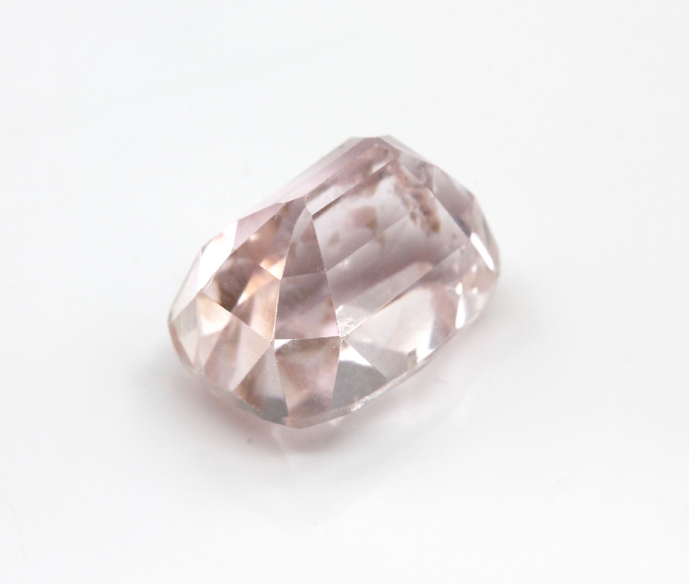 Detail b: Lot 7 facett. Kunzite zus. ca. 40.00 ct, versch. Schliffformen