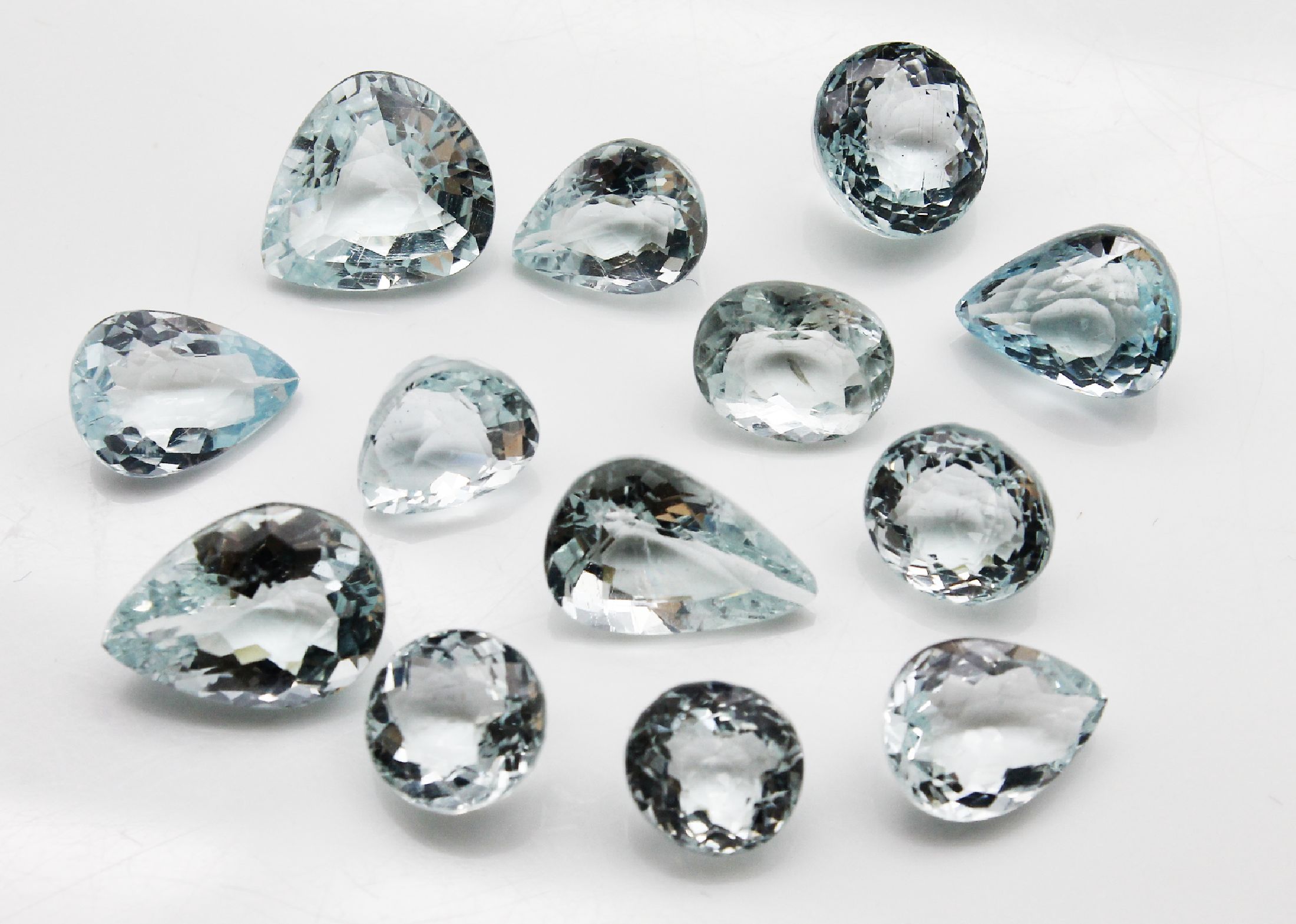 Detail a: Lot 13 lose Aquamarine zus. ca. 37.6 ct, versch. Formen und Größen