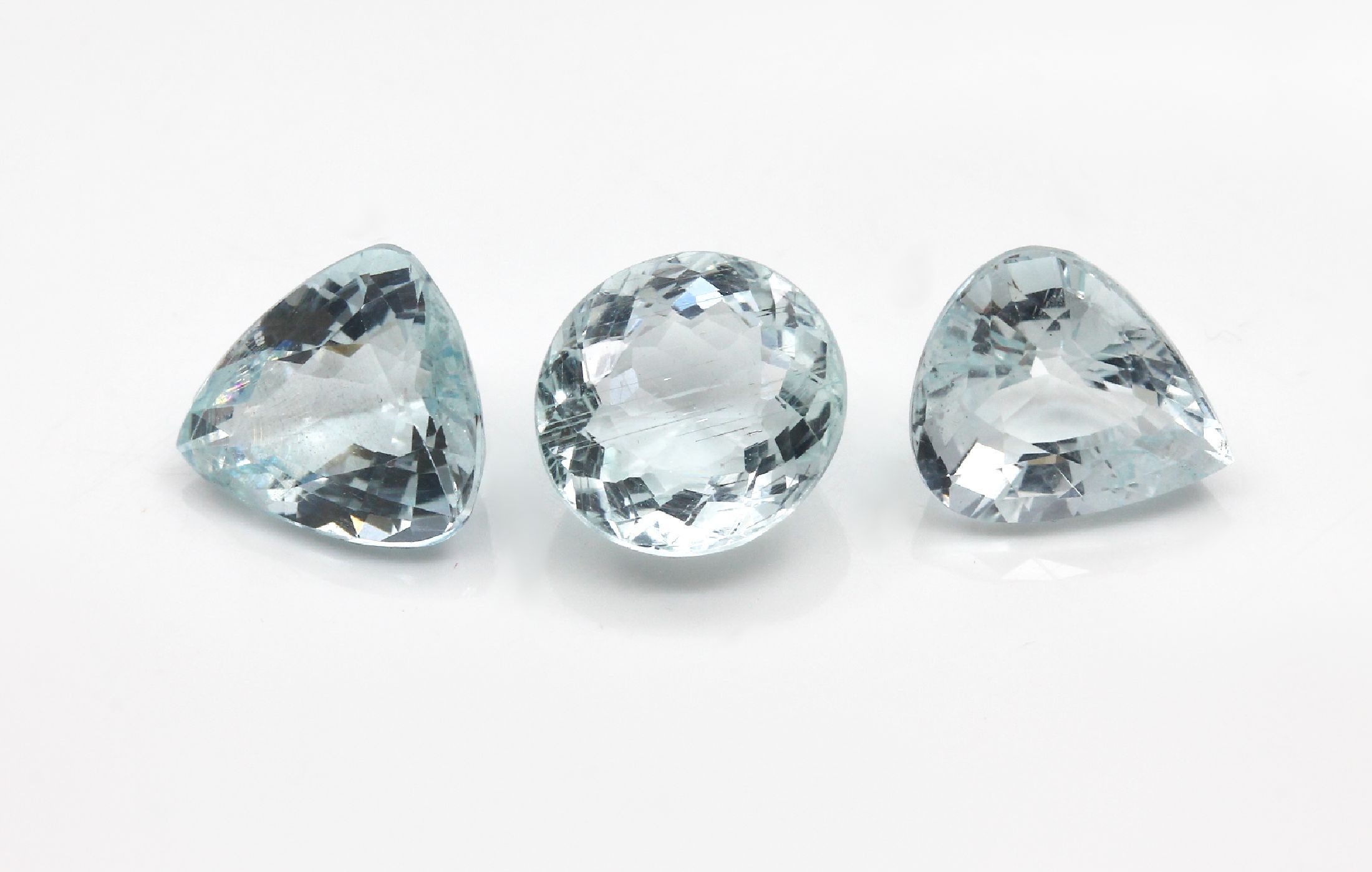Lot 12 lose Aquamarine zus. ca. 34 ct, versch. Größen und Formen