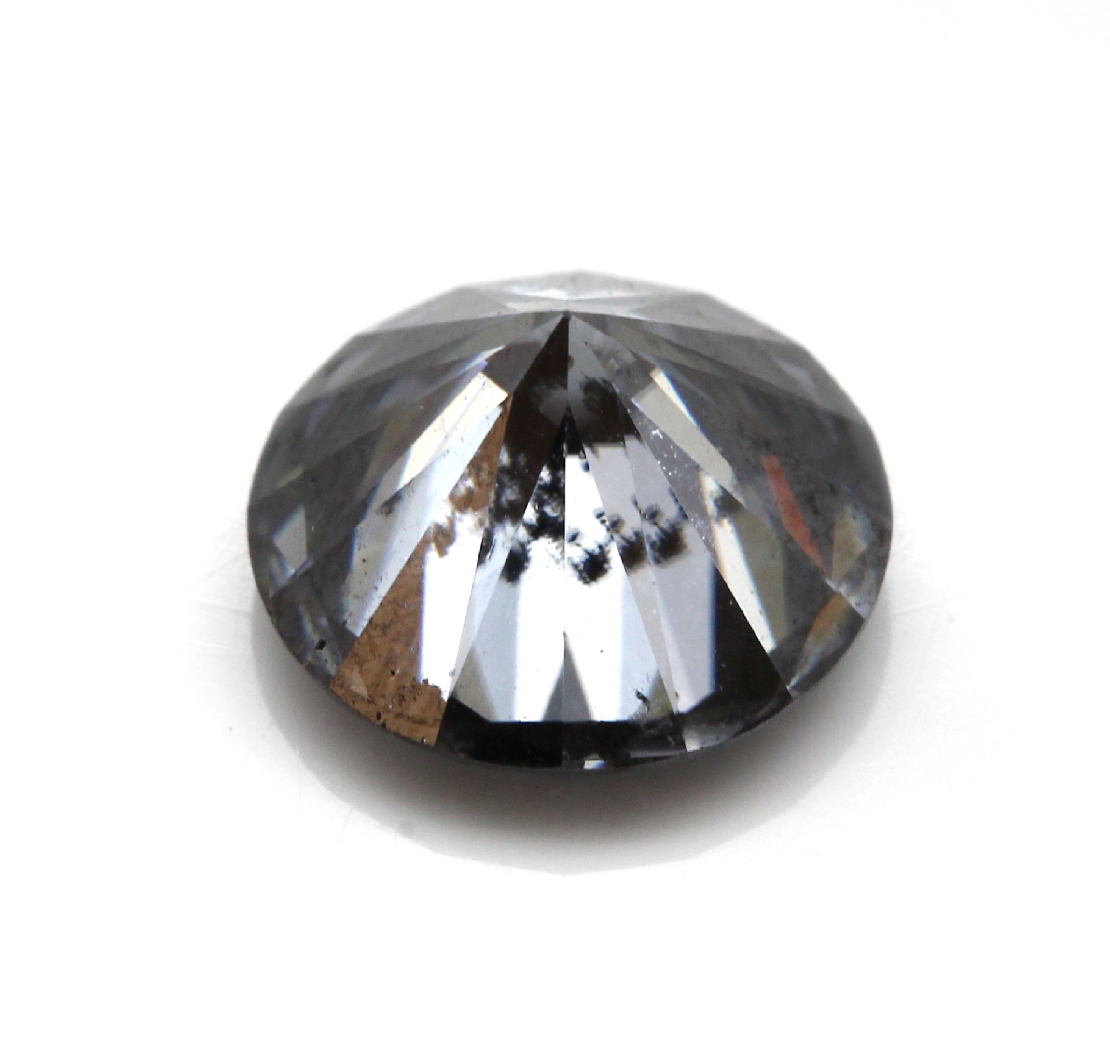 Detail e: Konvolut Moissanite: 4 rundfacett. bläulich grüne Moissanite zus. ca. 17.20 ct; 11 bunte rundfacett. Moissanite zus. ca. 17.20ct