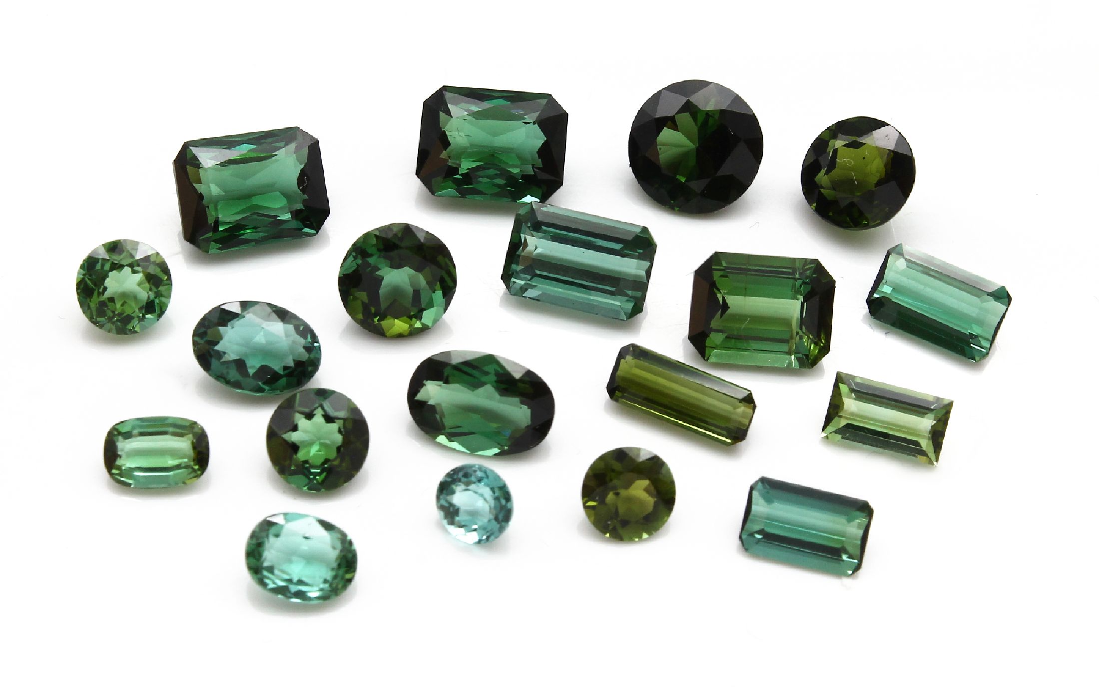 Detail a: Lot lose Turmaline zus. ca. 21.96 ct, versch. Größen, Formen und Grüntöne
