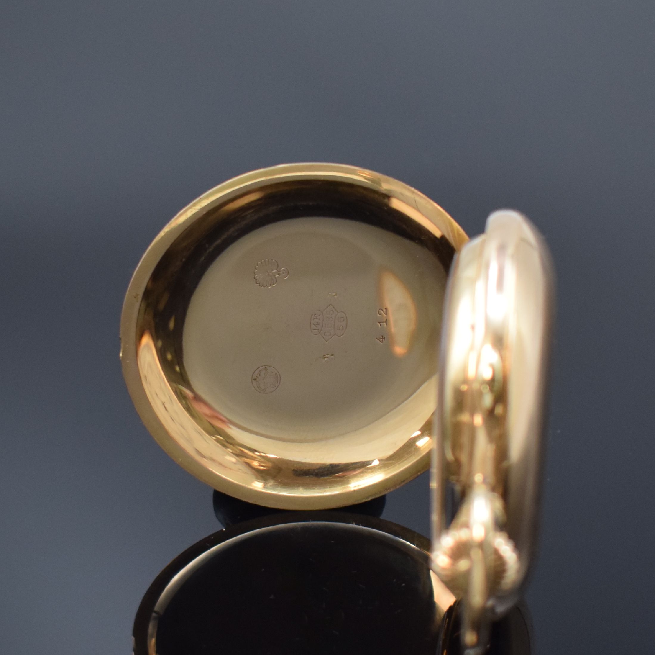 Detail a: Savonette mit Minutenrepetition und Chronograph in RG 585/000, Schweiz um 1900, glattes 3-Deckel Goldgeh. m. gestuftem Pendant, Cuvette m. ...