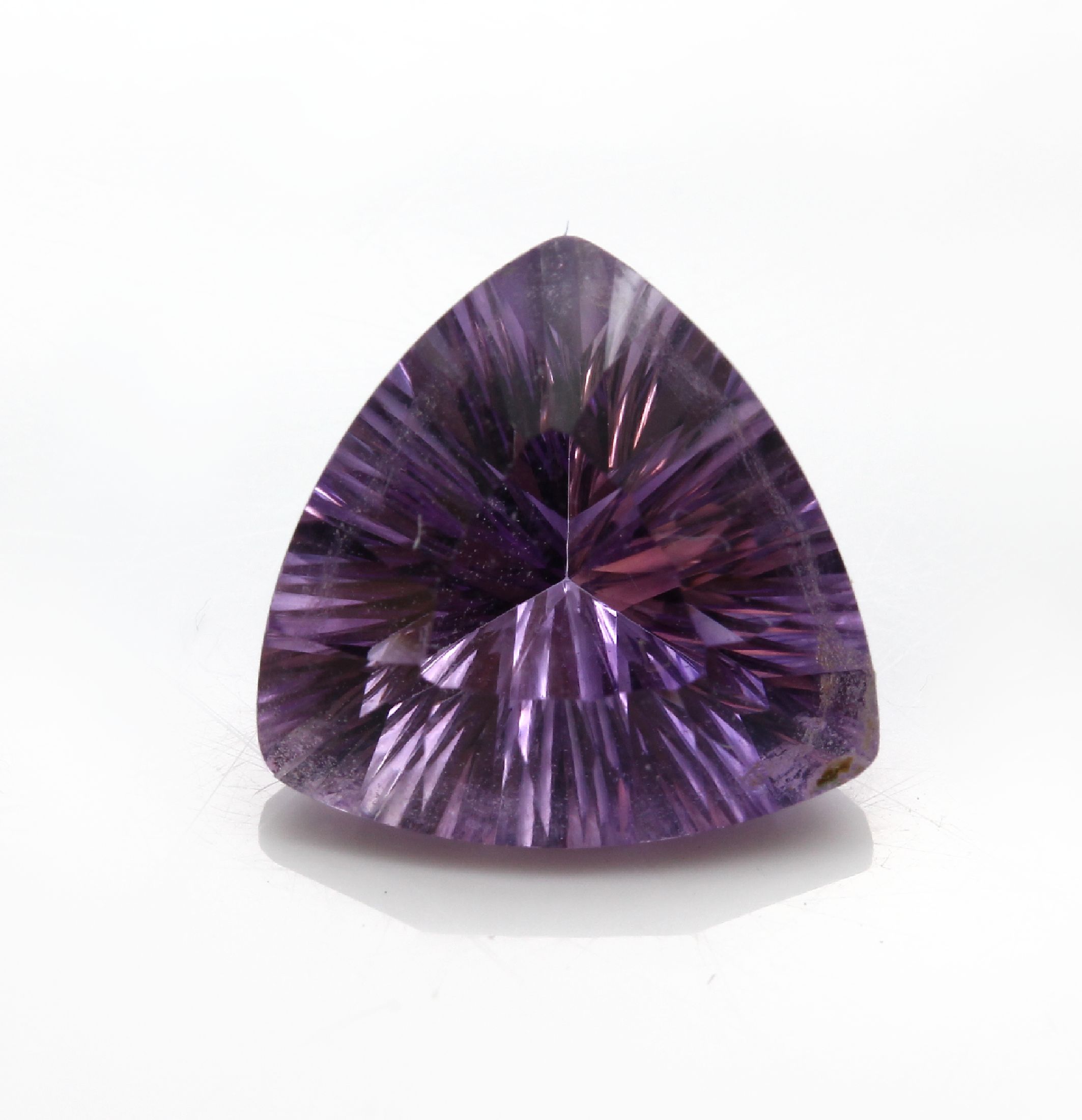 Detail a: Loser Amethyst, ca. 4.40 ct, facett. Dreieck
