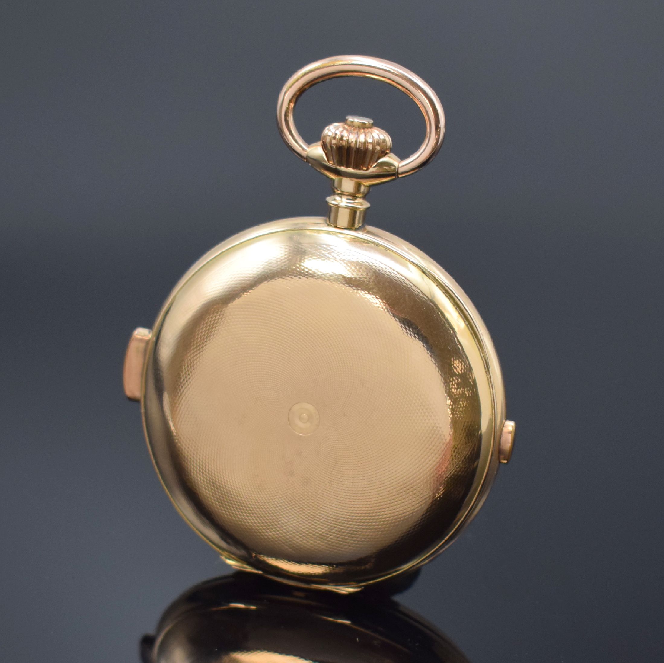 Detail c: Herrensavonette mit 1/4-Stunden-Repetition und Chronograph in RG 585/000, Schweiz um 1900, guill. 3-Deckel Goldgeh. dell., Cuvette m. Gravur, ...