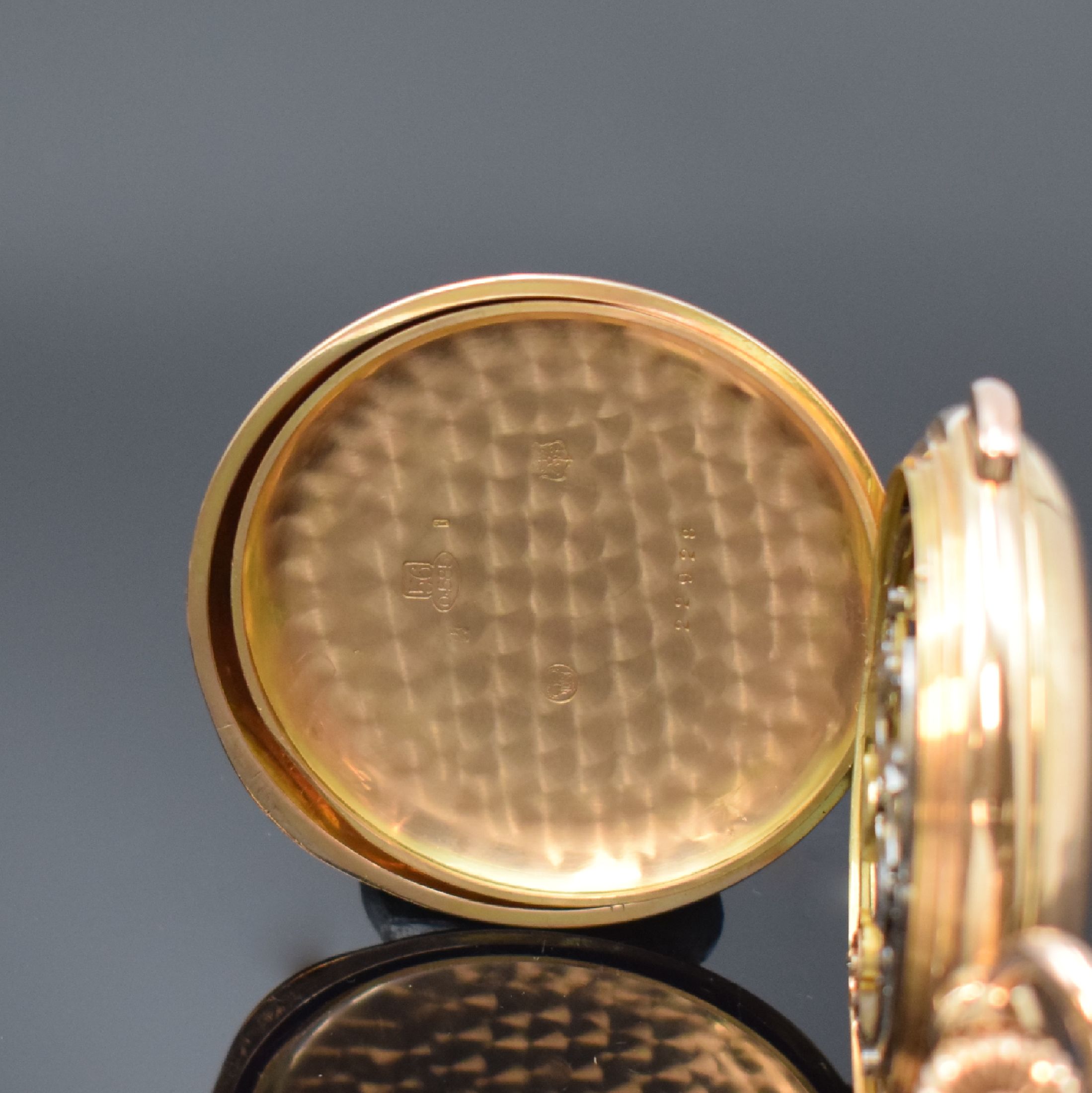 Detail f: Herrensavonette mit 1/4-Stunden-Repetition und Chronograph in RG 585/000, Schweiz um 1900, guill. 3-Deckel Goldgeh. dell., Cuvette m. Gravur, ...