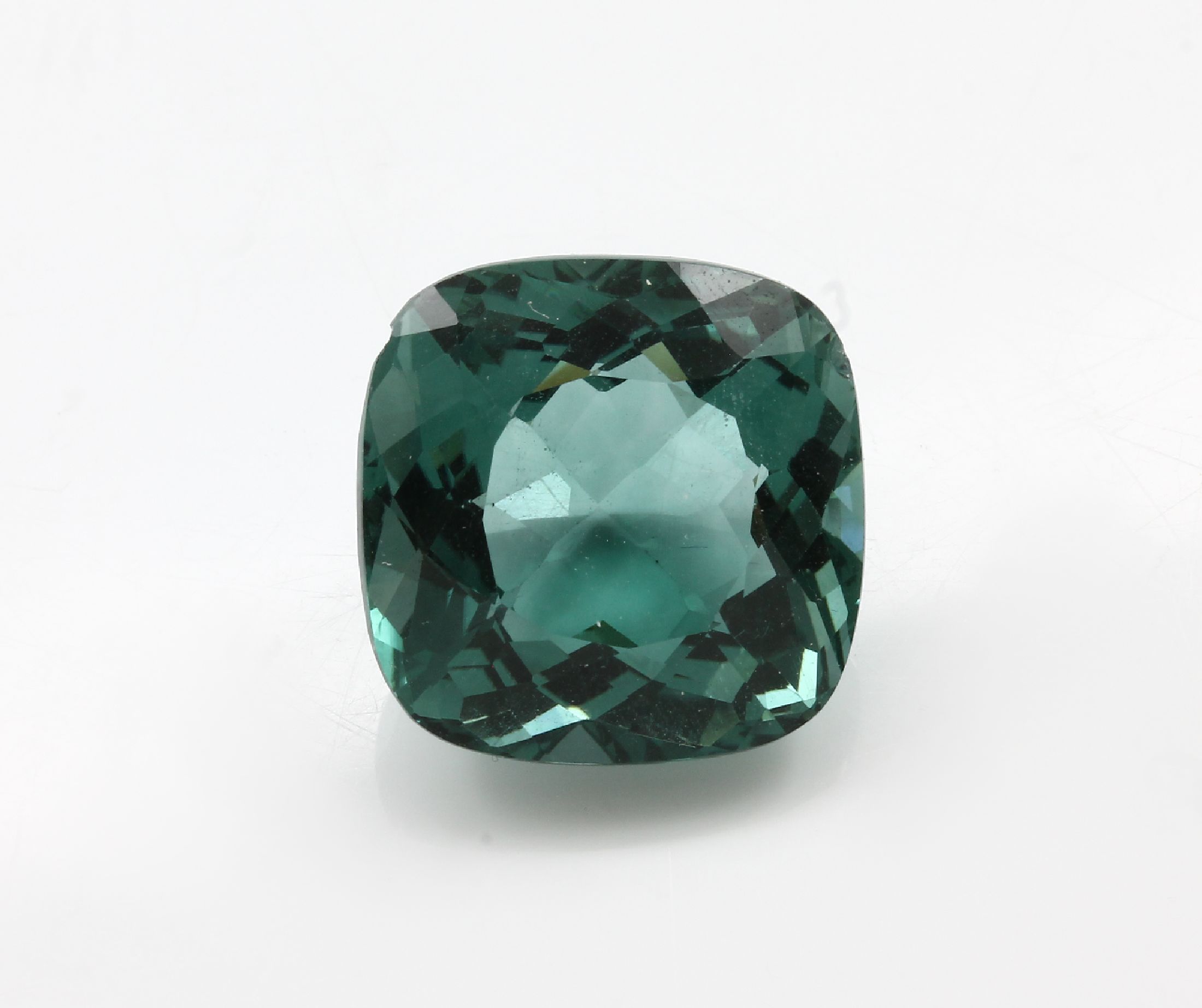 Detail c: Fundgrube mit losen Edelsteinen zus. ca. 3500 ct, u. a. Malachit, Koralle, Topas, Grünachat, Tigerauge, Amethyst, Karneol, Jaspis, Turmaline, auch ...