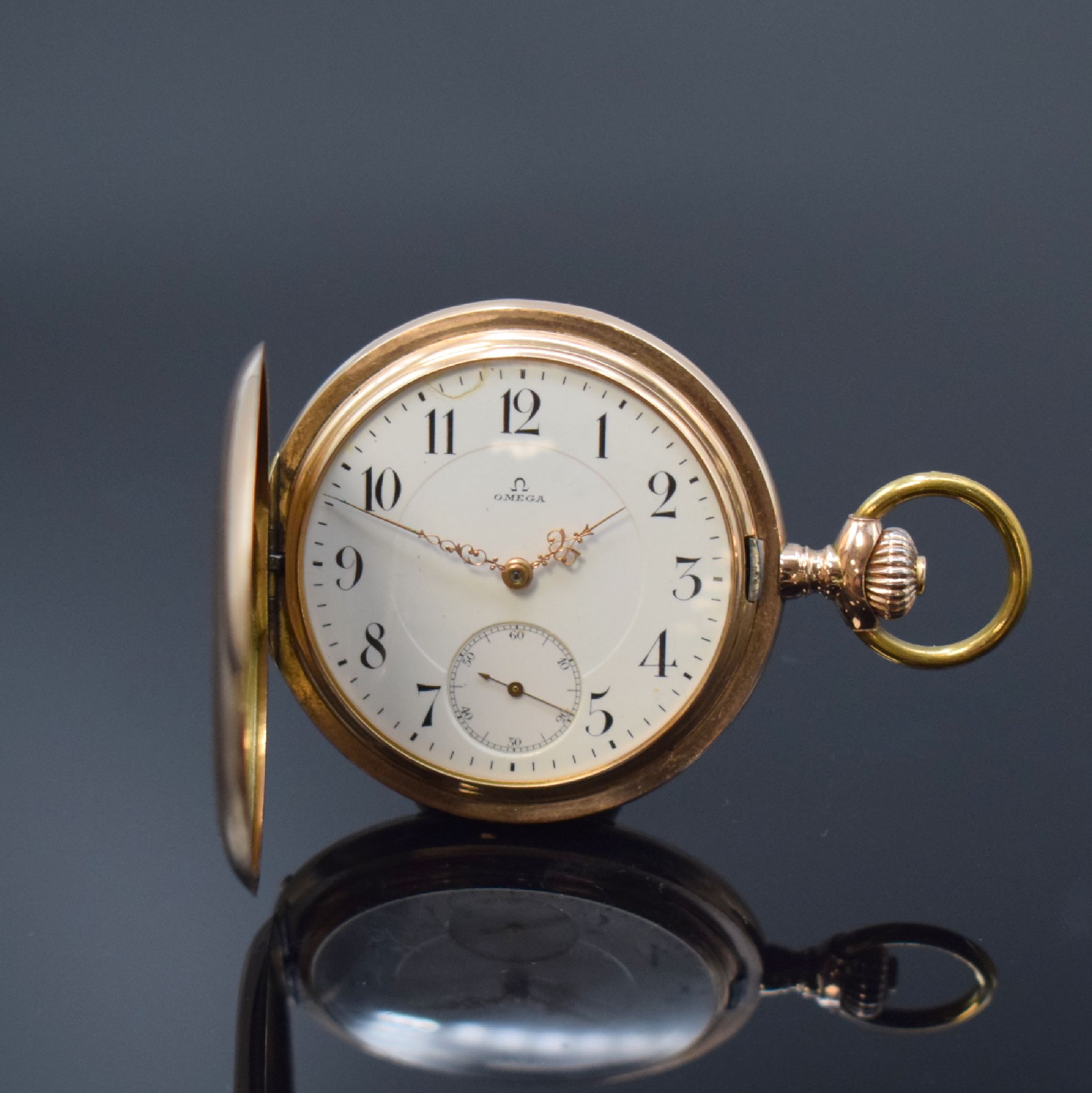 OMEGA Herrensavonette in RG 585/000, Schweiz um 1915, guill. 3-Deckel Goldgeh. dell., Bügel später, 2-tlg. Emailzifferbl. rep., kl. Sek. b. 6, ...