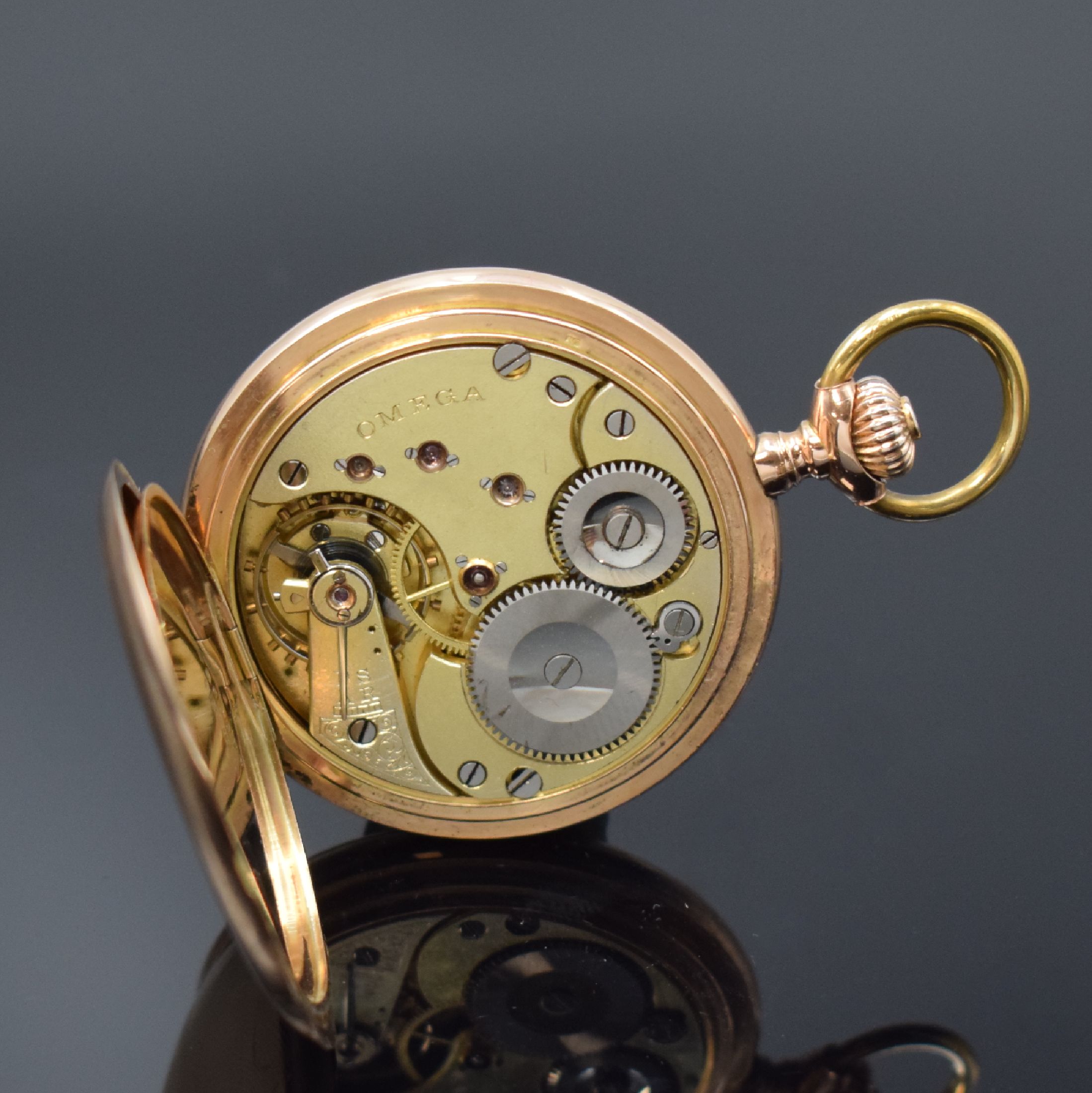 Detail g: OMEGA Herrensavonette in RG 585/000, Schweiz um 1915, guill. 3-Deckel Goldgeh. dell., Bügel später, 2-tlg. Emailzifferbl. rep., kl. Sek. b. 6, ...