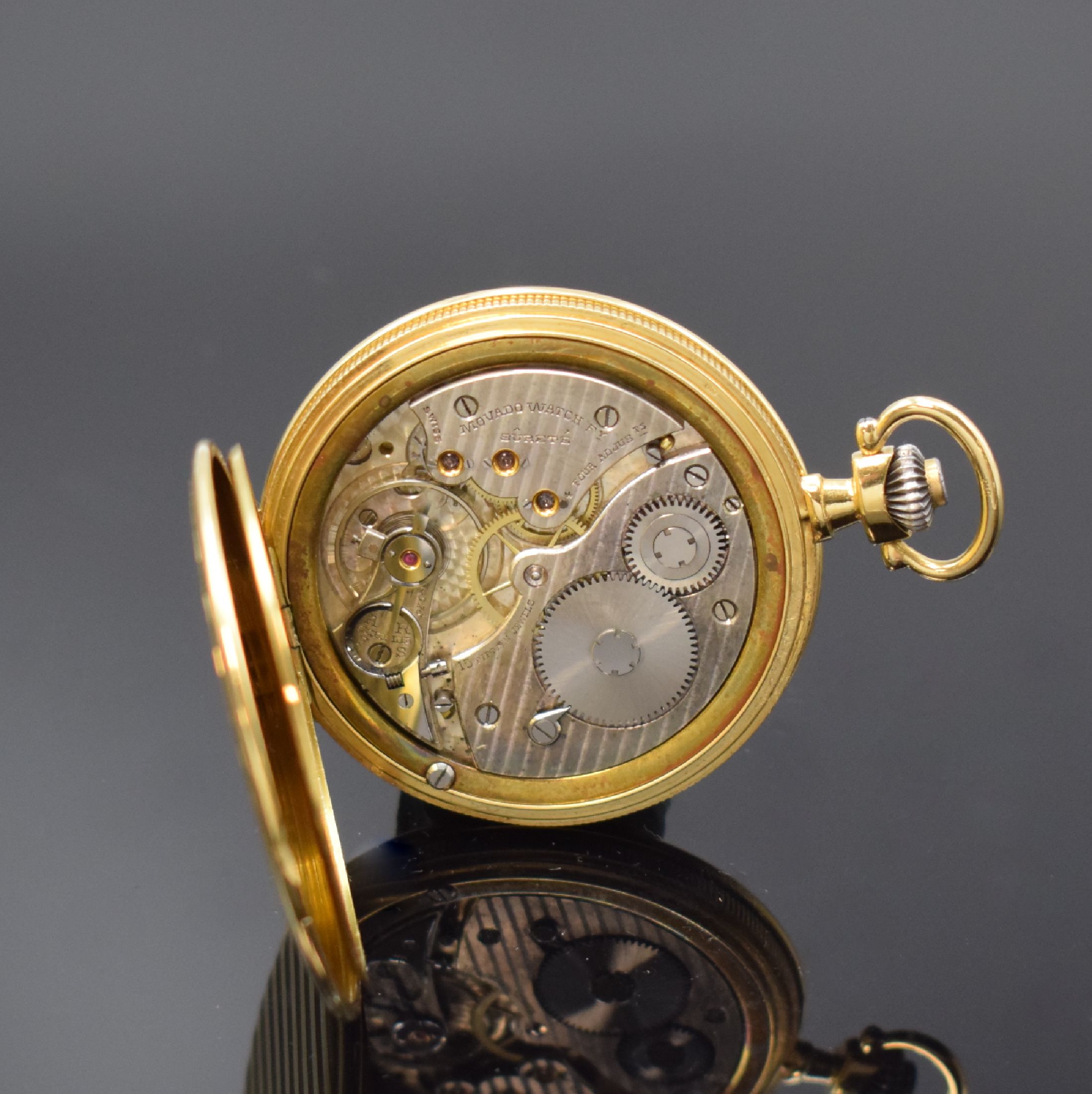 Detail g: MOVADO Savonette Frackuhr in GG 750/000, Schweiz um 1925, Streifen-guill. 3-Deckel Goldgeh., gerippter Rand, Cuvette m. Medaillengrav., gold. ...