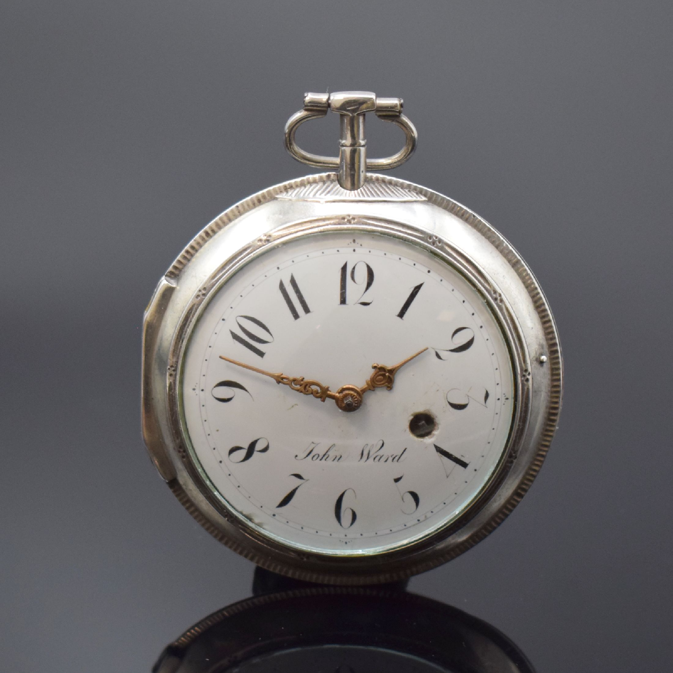 JOHN WARD große Spindeltaschenuhr in Silber, um 1790, glattes Geh. dell. m. großem Aussenscharnier, Emailzifferbl. riss., radiale arab. Zahlen, ...