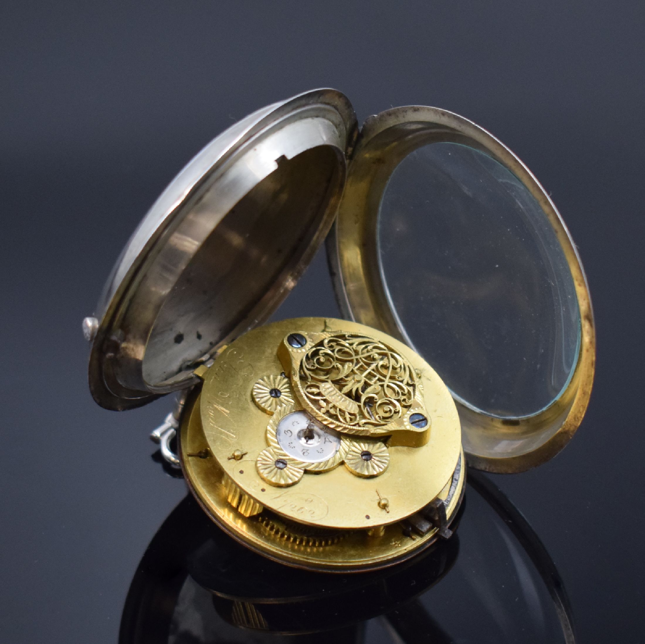 Detail c: JOHN WARD große Spindeltaschenuhr in Silber, um 1790, glattes Geh. dell. m. großem Aussenscharnier, Emailzifferbl. riss., radiale arab. Zahlen, ...