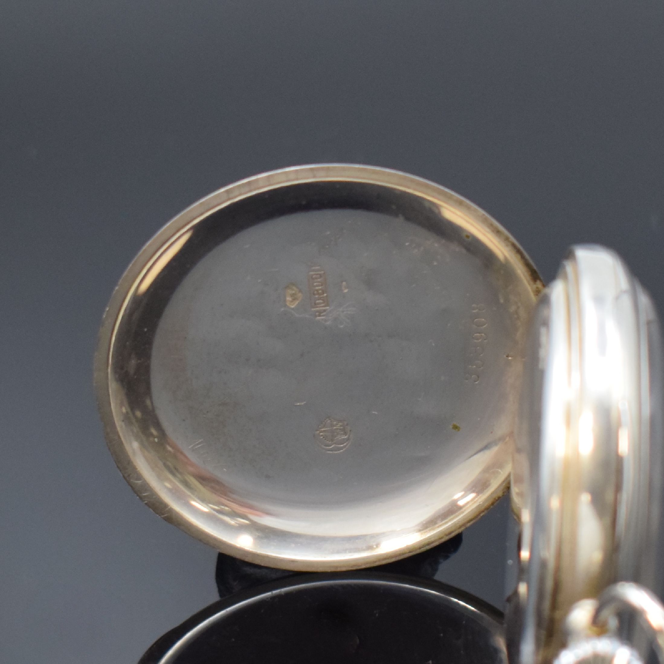 Detail b: F. L. LOEBNER Berlin / Minerva Taschenuhr- Chronograph der Marine-Artillerie in Silber, Schweiz um 1920, guill. Geh. dell., Marine- Nummer und ...