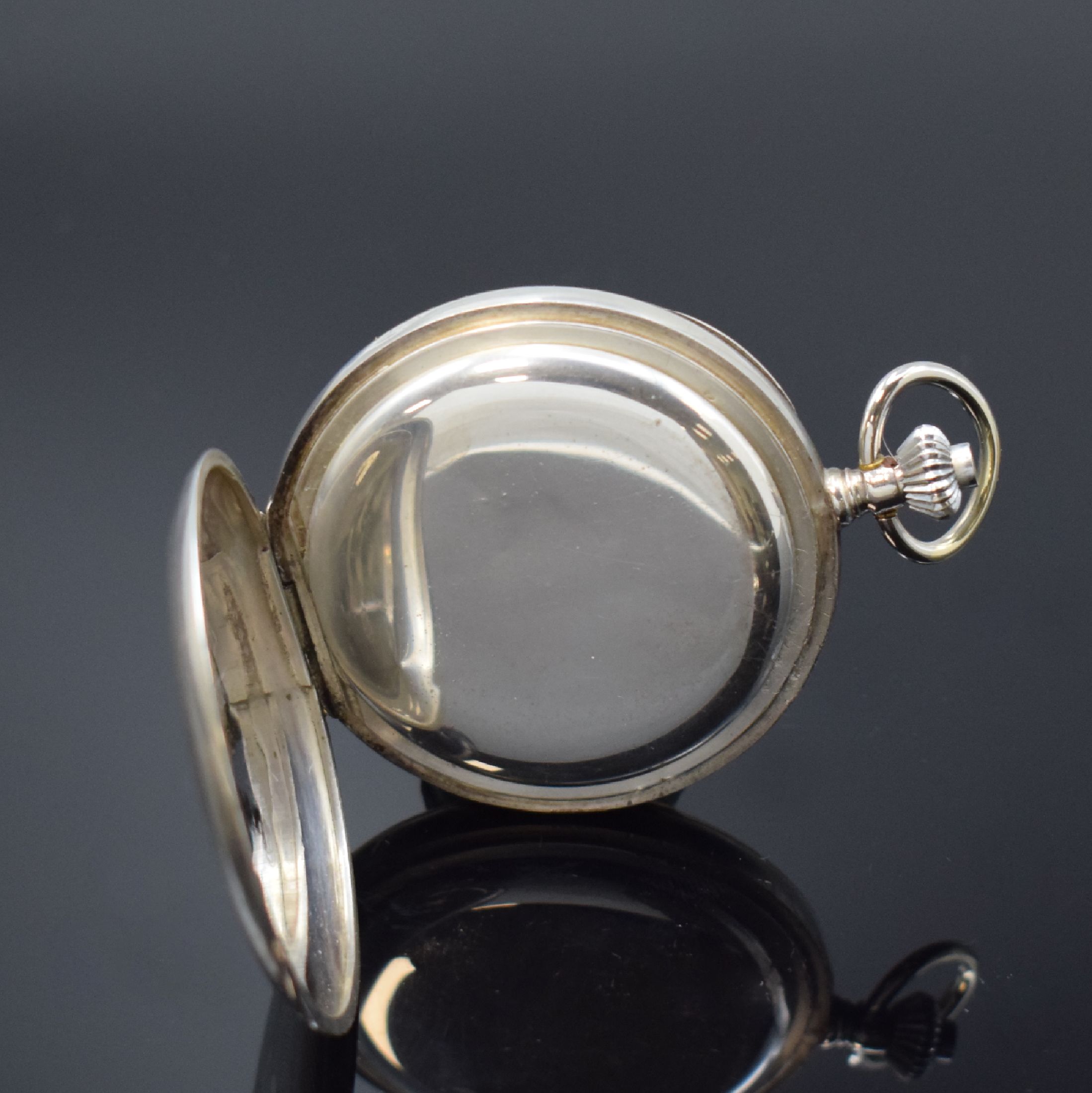 Detail c: F. L. LOEBNER Berlin / Minerva Taschenuhr- Chronograph der Marine-Artillerie in Silber, Schweiz um 1920, guill. Geh. dell., Marine- Nummer und ...