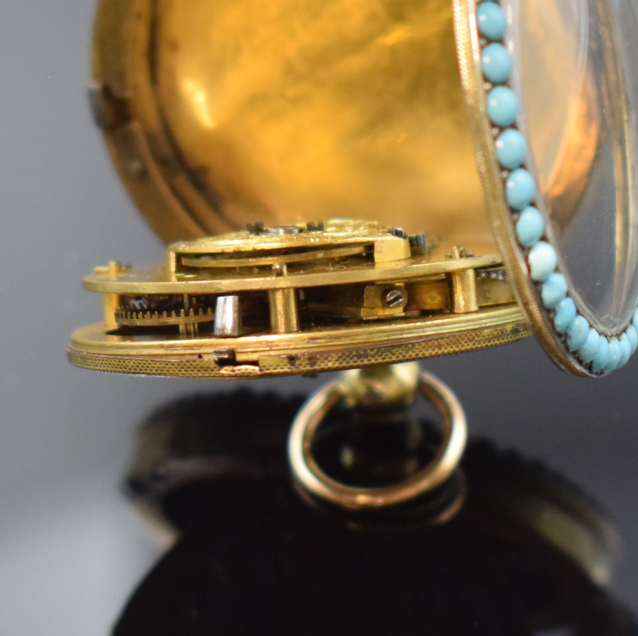 Detail e: Spindeltaschenuhr mit Schmucksteinbesatz, Schweiz um 1820, glattes verg. Geh. dell., verg. Zifferbl. m. arab. Emailkartuschen, Emailminuterie, Zeiger ...