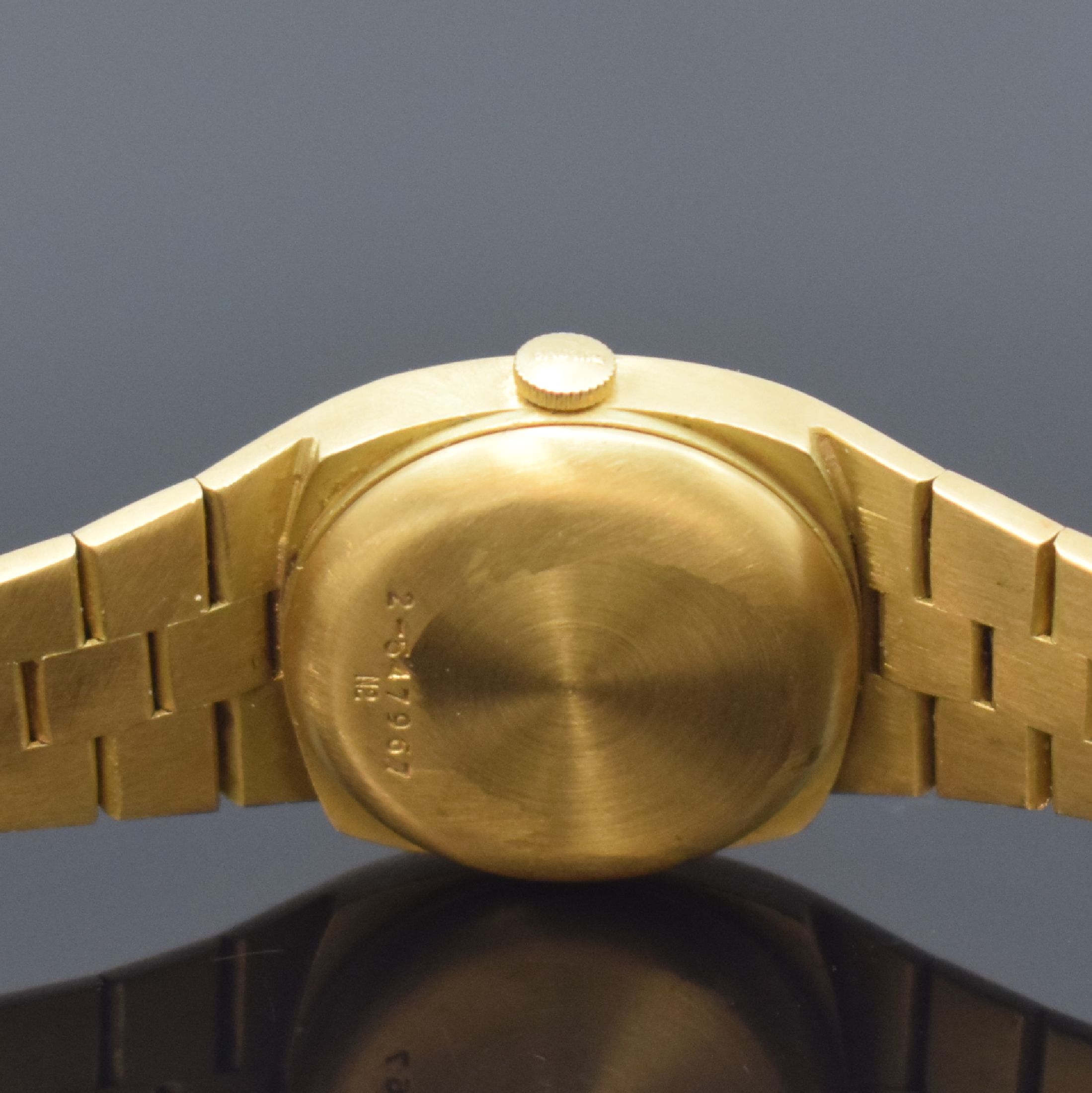Detail e: BULOVA Accutron Damengoldbanduhr in GG 750/000, Schweiz um 1970, quarz, Goldband Faltschl., Boden aufgedr., silb. Zifferbl. m. gold. u. geschw. ...