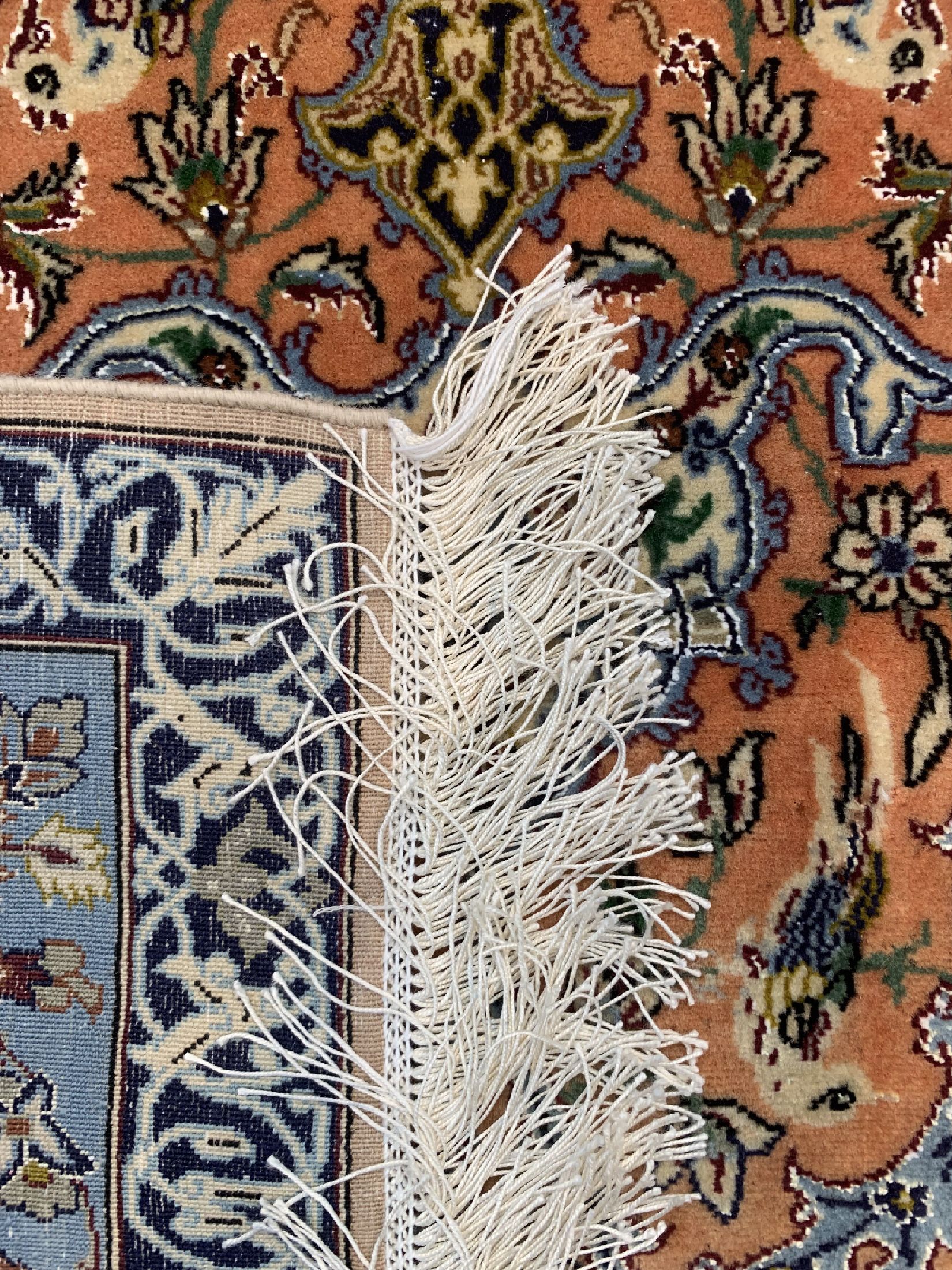 Detail d: Esfahan fein, Persien, ca. 50 Jahre, Korkwolle mit und auf Seide, ca. 168 x 107 cm,ca. 1,0 Mio. Kn/qm, gereinigt, EHZ: 1-2, (Fransen erneuert).