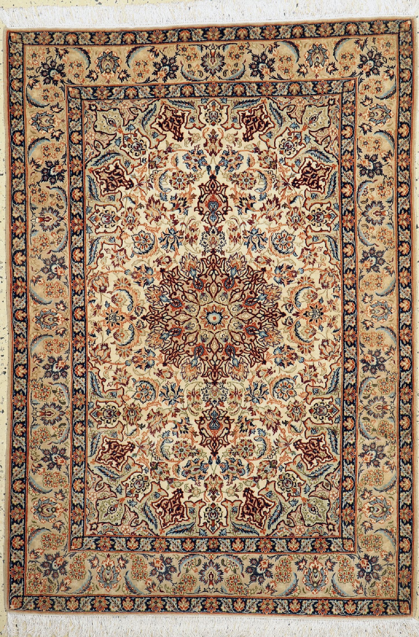 Esfahan fein, Persien, ca. 50 Jahre, Korkwolle mit und auf Seide, ca. 162 x 112 cm,ca. 1,0 Mio. Kn/qm, gereinigt, EHZ: 1-2, (Fransen erneuert)
