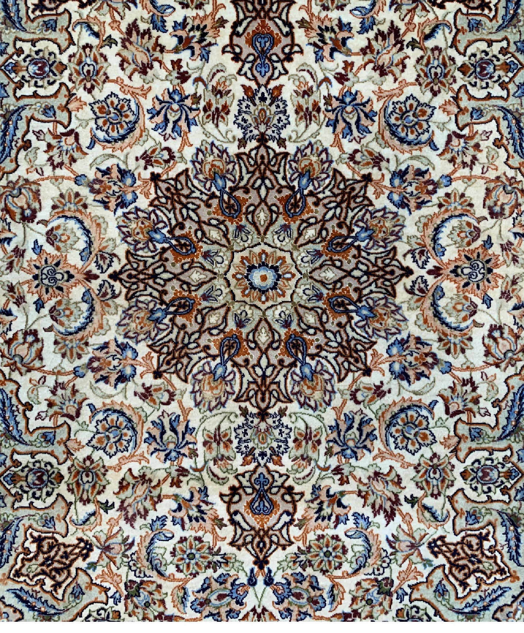 Detail c: Esfahan fein, Persien, ca. 50 Jahre, Korkwolle mit und auf Seide, ca. 162 x 112 cm,ca. 1,0 Mio. Kn/qm, gereinigt, EHZ: 1-2, (Fransen erneuert)