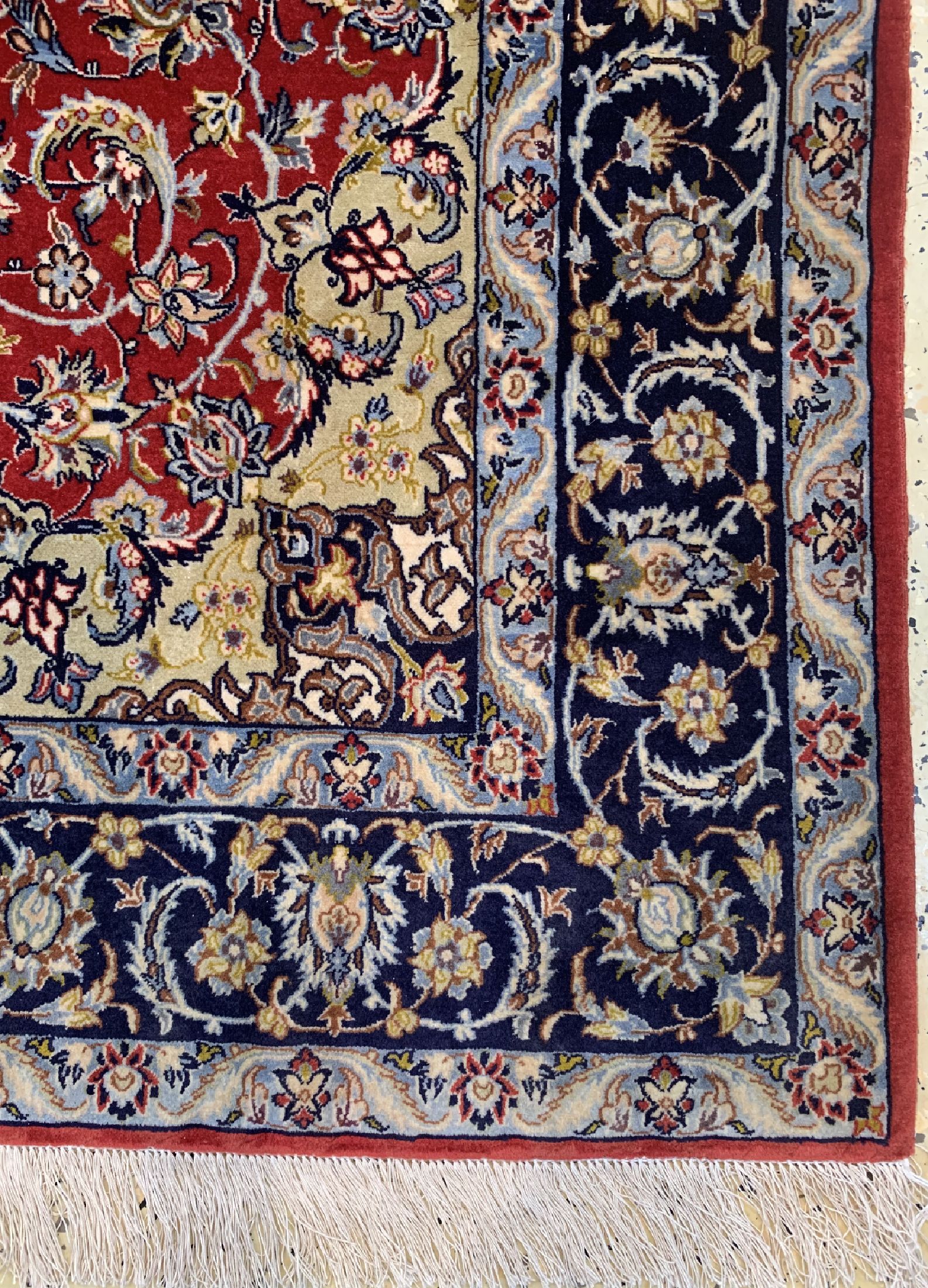 Detail a: Esfahan fein, Persien, ca. 50 Jahre, Korkwolle auf Seide, ca. 172 x 111 cm, ca. 1,0Mio. Kn/qm, gereinigt, EHZ: 1-2, (Fransen erneuert).