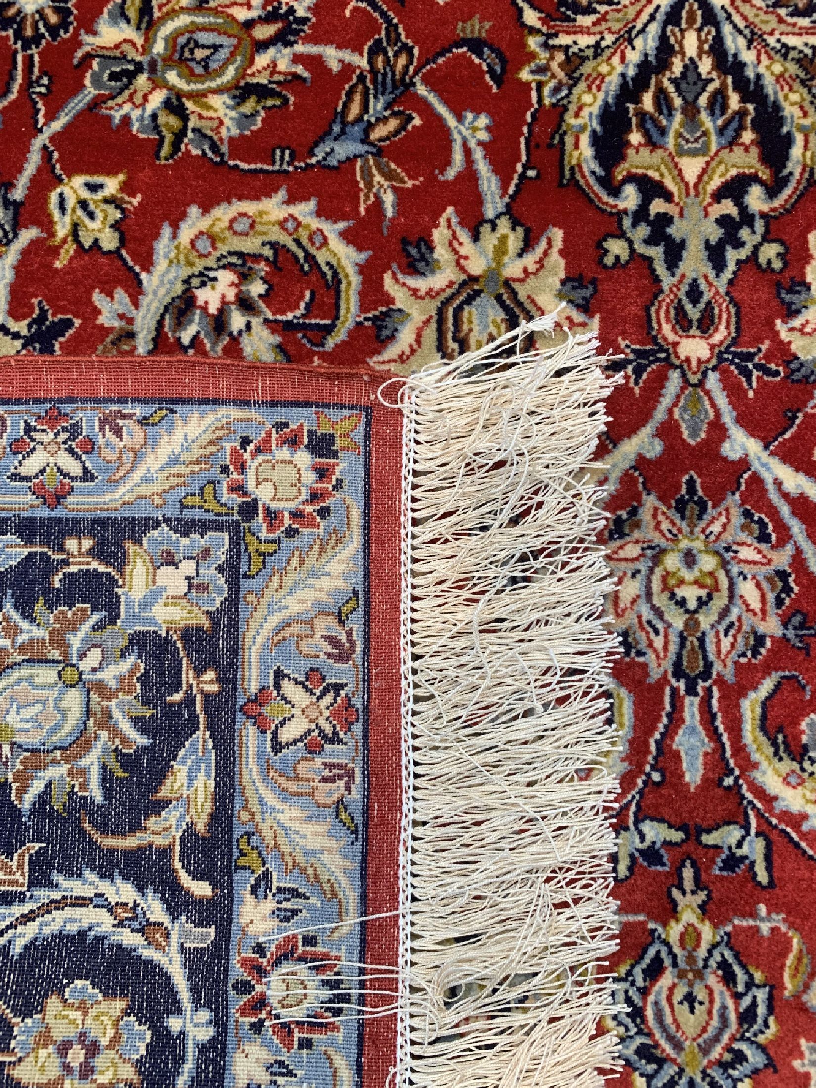 Detail d: Esfahan fein, Persien, ca. 50 Jahre, Korkwolle auf Seide, ca. 172 x 111 cm, ca. 1,0Mio. Kn/qm, gereinigt, EHZ: 1-2, (Fransen erneuert).