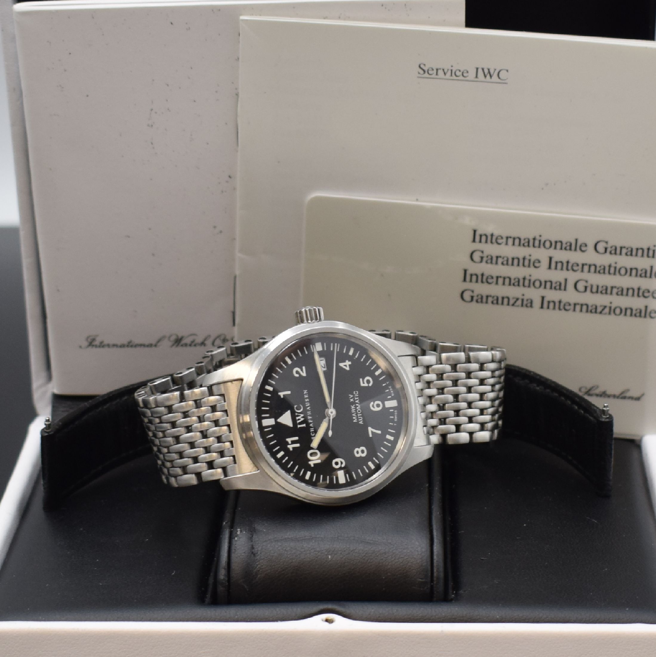Detail e: IWC Herrenarmbanduhr "Die Fliegeruhr" Mark XV Referenz 3253, Schweiz um 2000, Automatik, verschr. Edelstahlgeh. inkl. orig. Gliederband m. ...