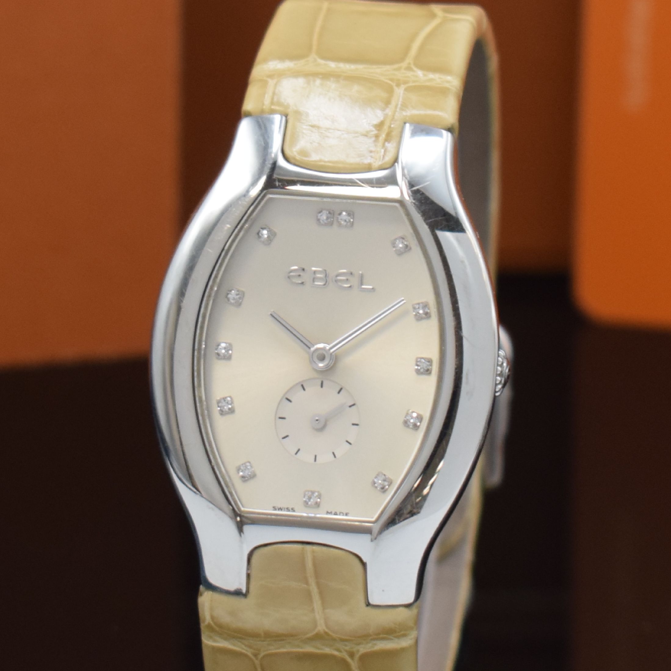 Detail a: EBEL Beluga Damenarmbanduhr Referenz 9014G31, Schweiz um 2010, quarz, Edelstahlgeh. inkl. orig. Lederband m. orig. Faltschl., Boden 4- fach ...